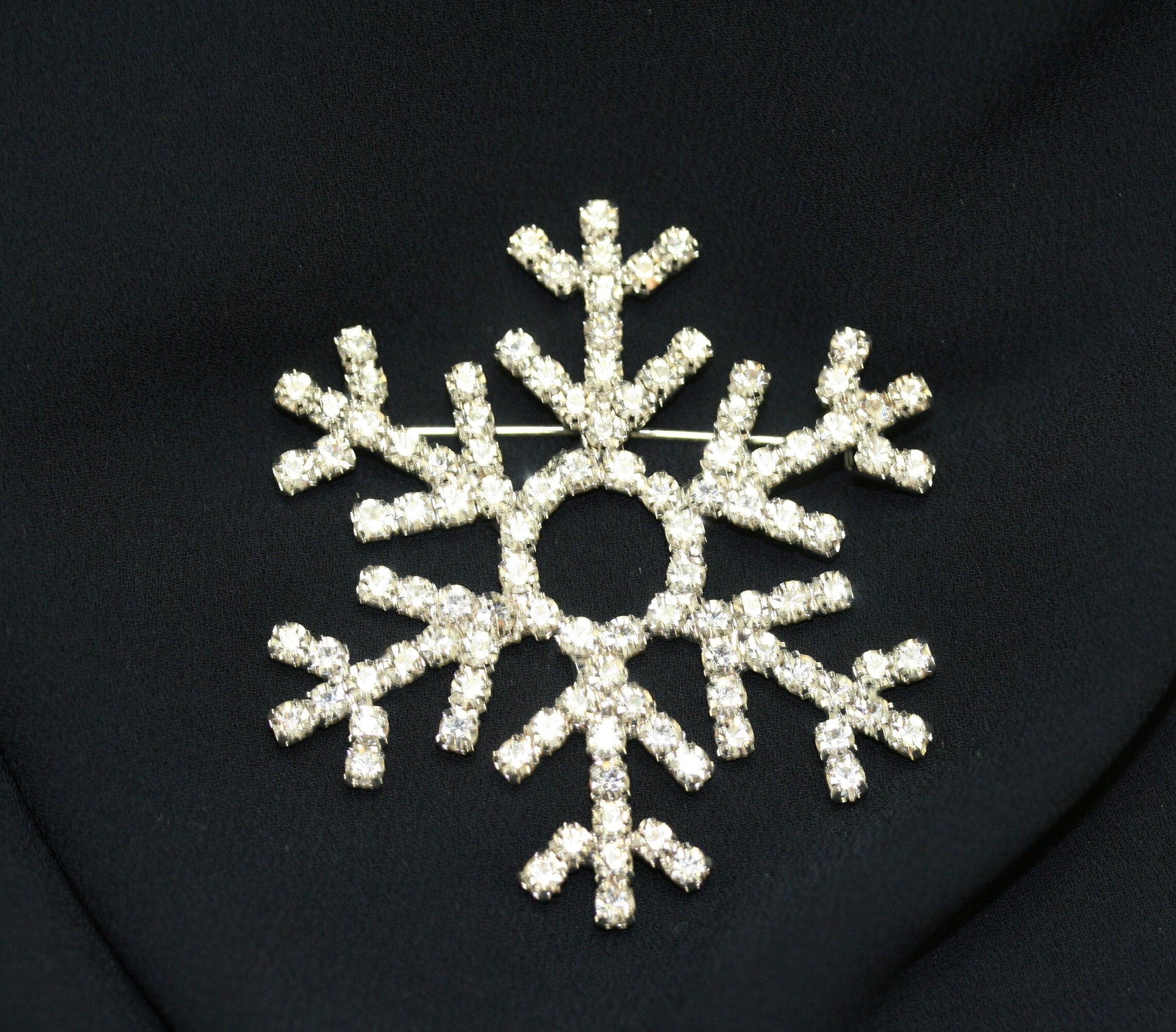 Super Sparkling Rhinestone Christmas Snowflake Brooch, Winter Snowflake Pin, Holiday Xmas Snowflake Jewelry Gift