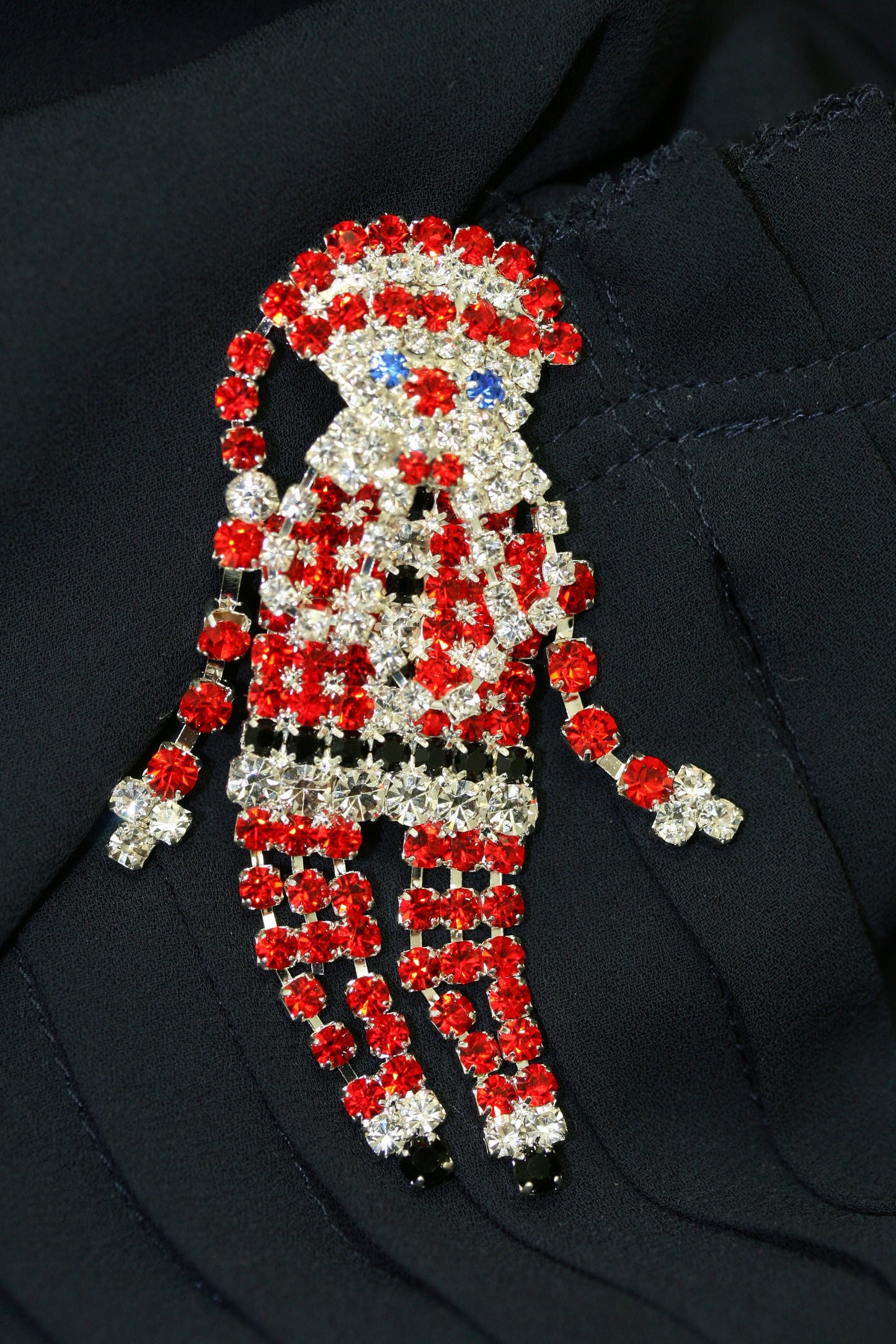 Santa Claus Dangle Prong Set Rhinestone Christmas Brooch Pin, Holiday Jewelry, Gift