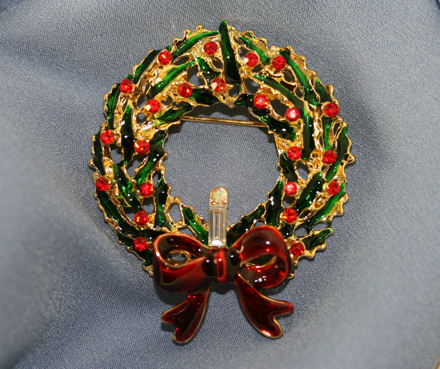Gold Tone Emerald Green Ruby Red Rhinestone Christmas Wreath Pin Brooch, Xmas Holiday Jewelry Gift, Holiday Wreath Brooch