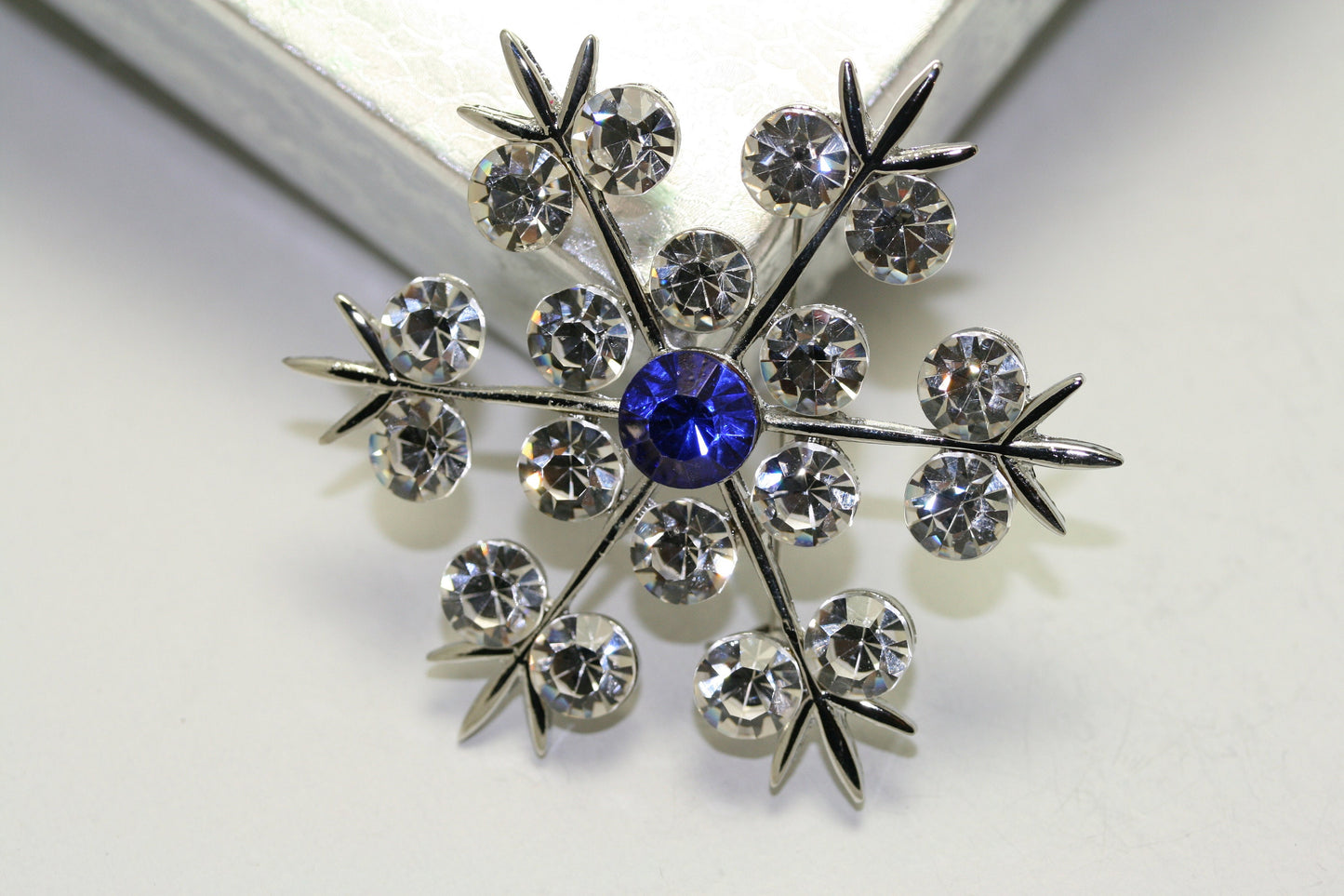 Silver-Plated Rhinestone Snowflake Brooch Pin, Crystal Christmas Winter Snowflake Jewelry Gift, Wedding Brooch