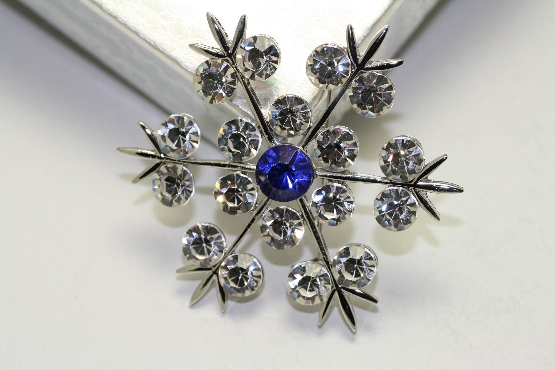 Silver-Plated Rhinestone Snowflake Brooch Pin, Crystal Christmas Winter Snowflake Jewelry Gift, Wedding Brooch