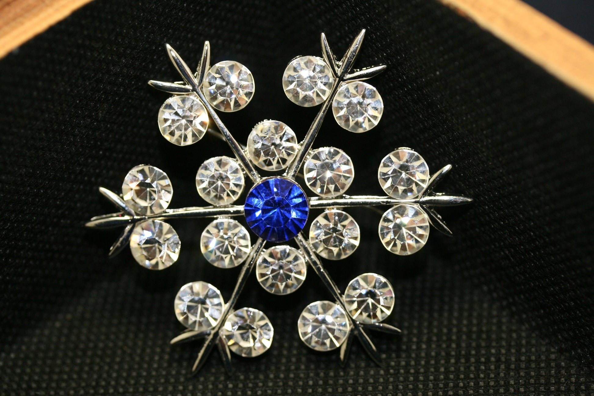 Silver-Plated Rhinestone Snowflake Brooch Pin, Crystal Christmas Winter Snowflake Jewelry Gift, Wedding Brooch
