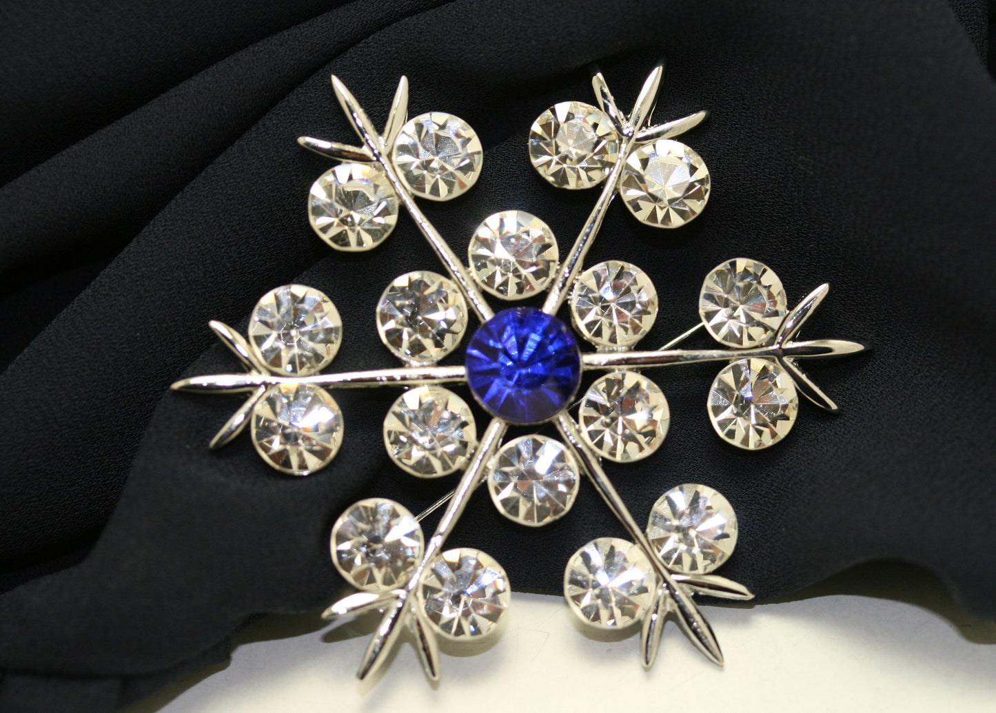 Silver-Plated Rhinestone Snowflake Brooch Pin, Crystal Christmas Winter Snowflake Jewelry Gift, Wedding Brooch