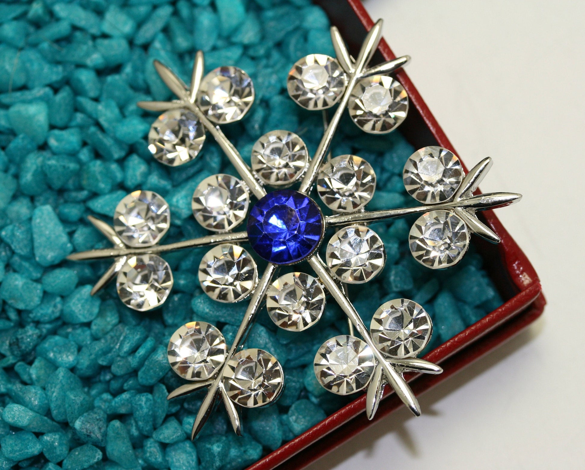 Silver-Plated Rhinestone Snowflake Brooch Pin, Crystal Christmas Winter Snowflake Jewelry Gift, Wedding Brooch