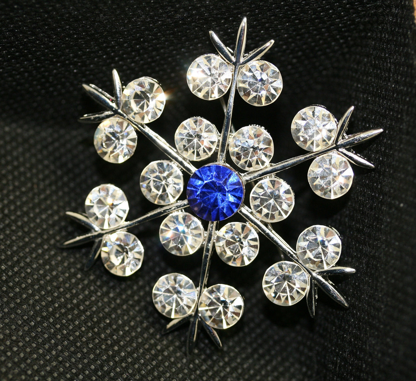 Silver-Plated Rhinestone Snowflake Brooch Pin, Crystal Christmas Winter Snowflake Jewelry Gift, Wedding Brooch