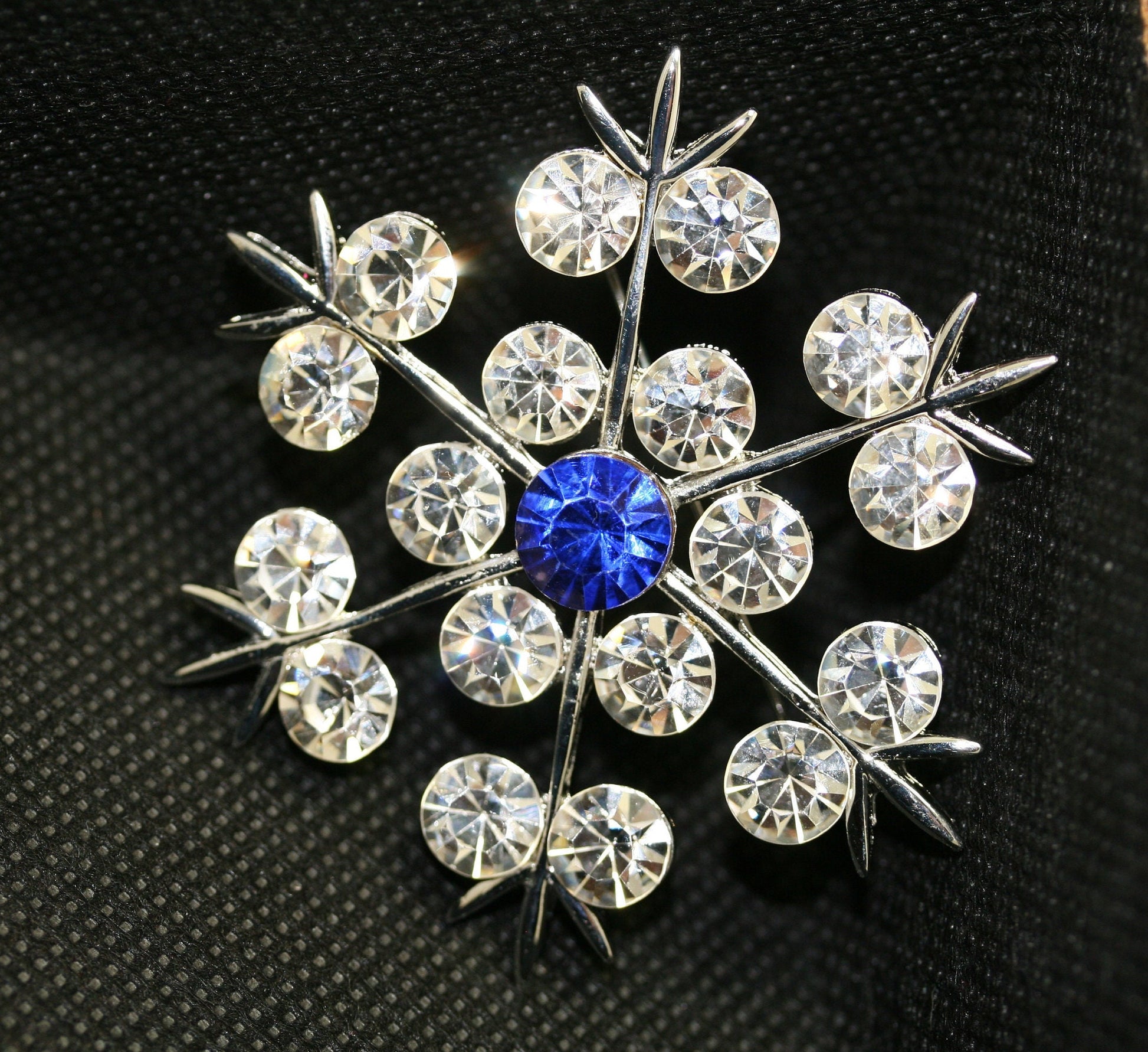 Silver-Plated Rhinestone Snowflake Brooch Pin, Crystal Christmas Winter Snowflake Jewelry Gift, Wedding Brooch
