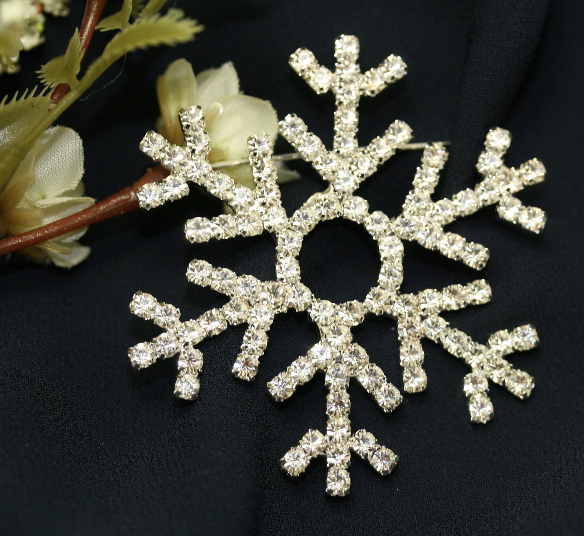 Super Sparkling Rhinestone Christmas Snowflake Brooch, Winter Snowflake Pin, Holiday Xmas Snowflake Jewelry Gift
