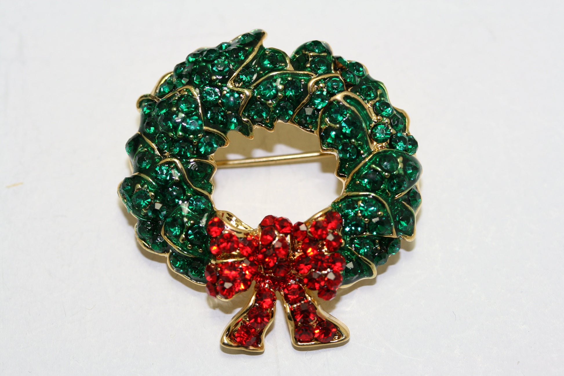 Vintage Rhinestone Christmas Wreath Brooch With Red Bow, Xmas Holiday Jewelry Gift, Wreath Pin