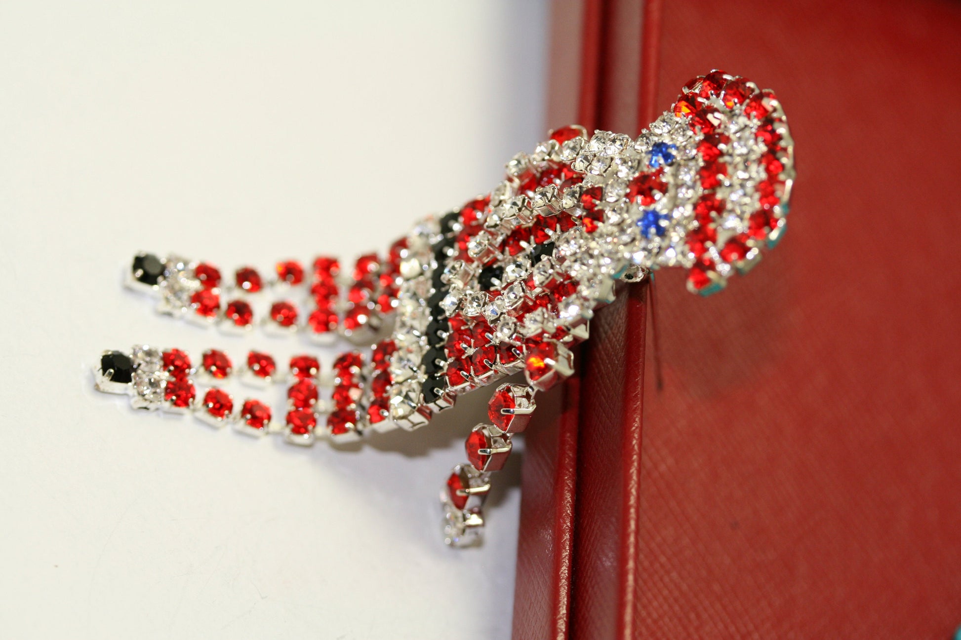 Santa Claus Dangle Prong Set Rhinestone Christmas Brooch Pin, Holiday Jewelry, Gift