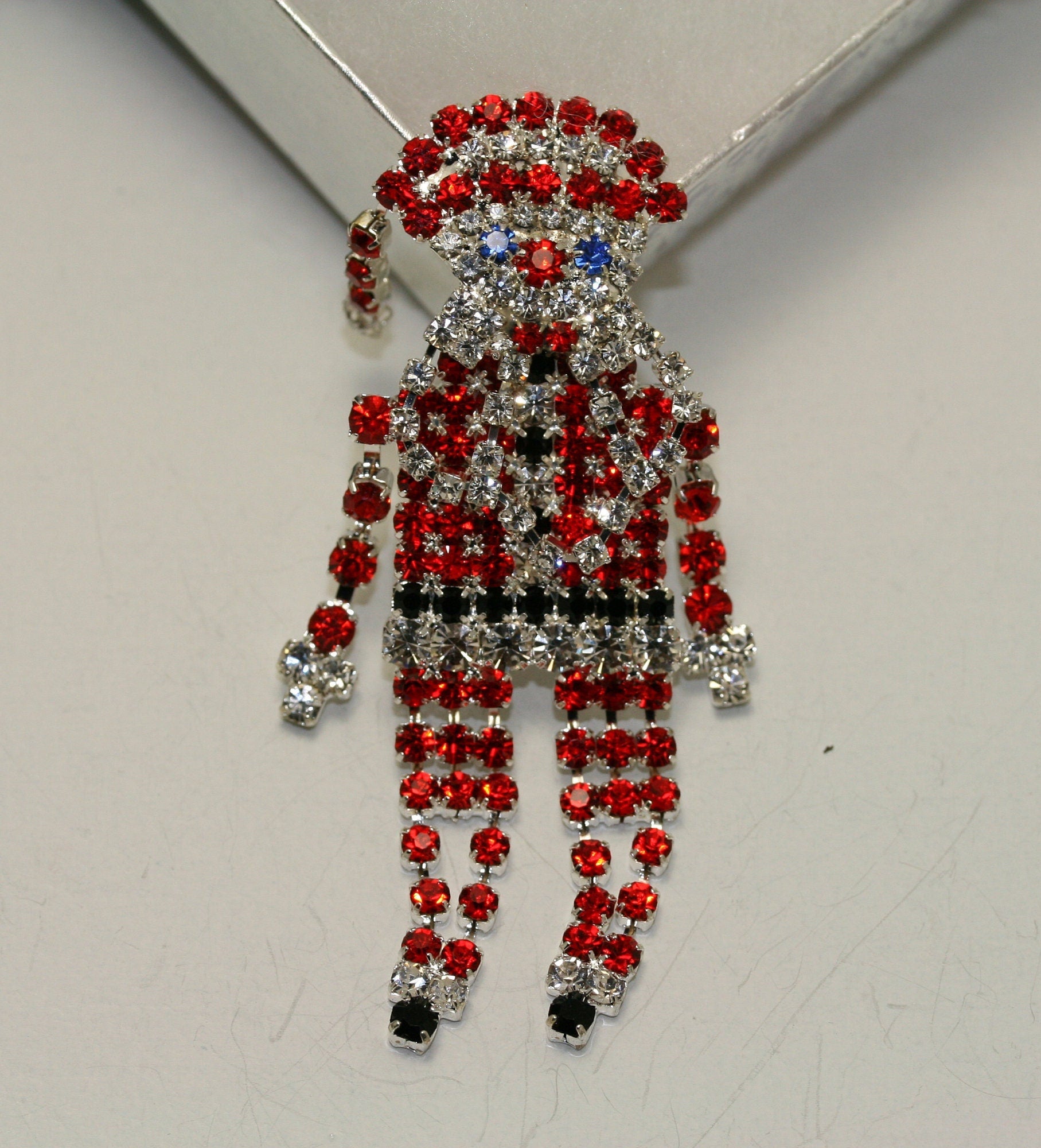 Santa Claus Dangle Prong Set Rhinestone Christmas Brooch Pin, Holiday Jewelry, Gift