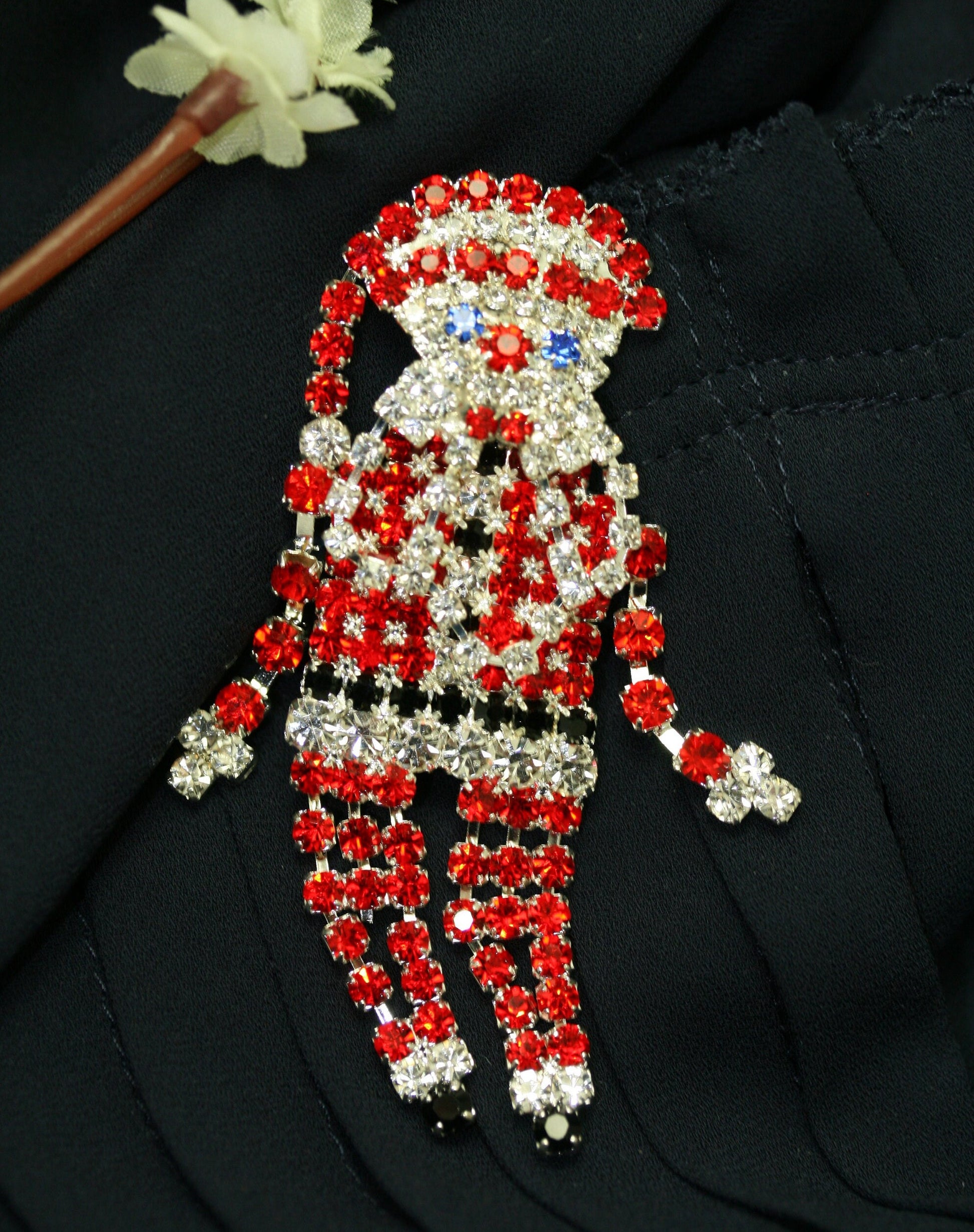 Santa Claus Dangle Prong Set Rhinestone Christmas Brooch Pin, Holiday Jewelry, Gift