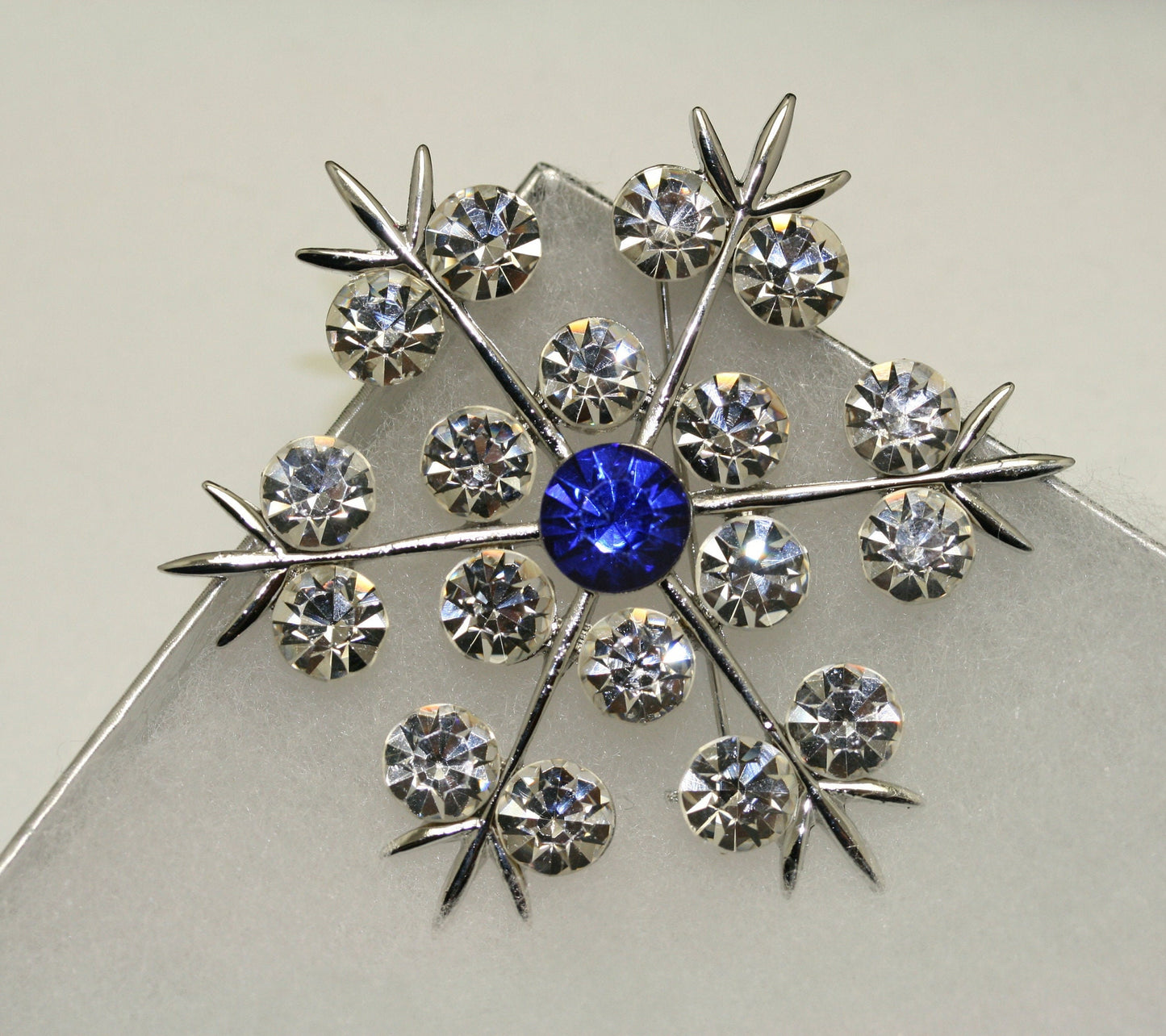Silver-Plated Rhinestone Snowflake Brooch Pin, Crystal Christmas Winter Snowflake Jewelry Gift, Wedding Brooch