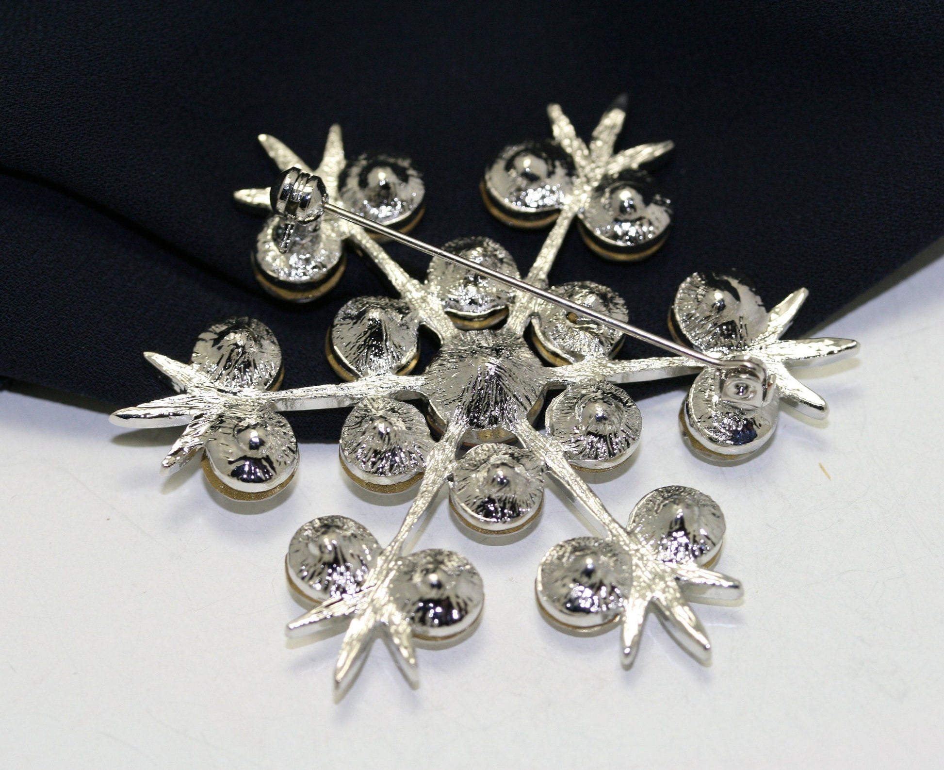 Silver-Plated Rhinestone Snowflake Brooch Pin, Crystal Christmas Winter Snowflake Jewelry Gift, Wedding Brooch