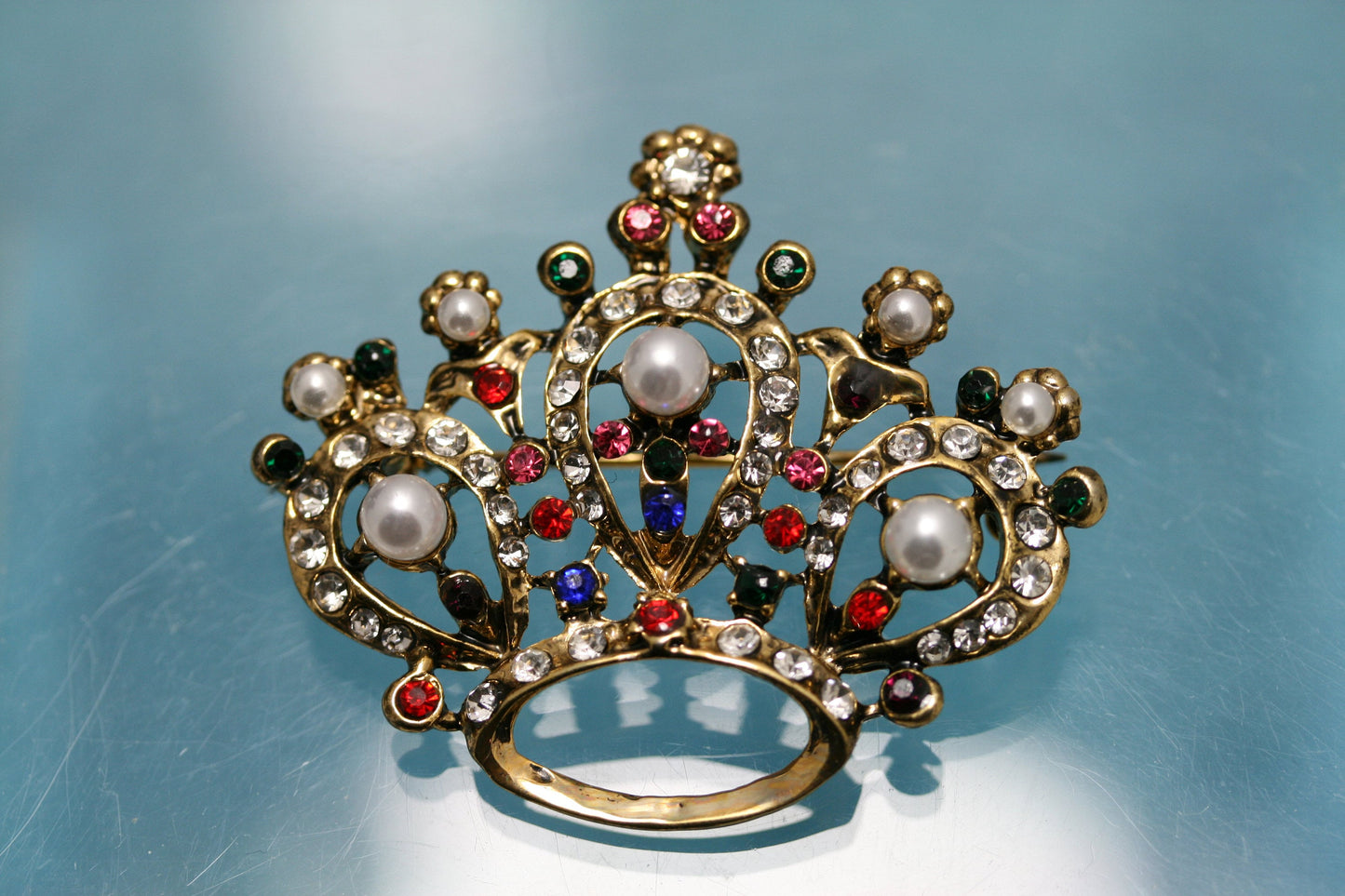Vintage Rhinestone Crown Brooch Pin With Faux Seed Pearl In Antique Gold Tone