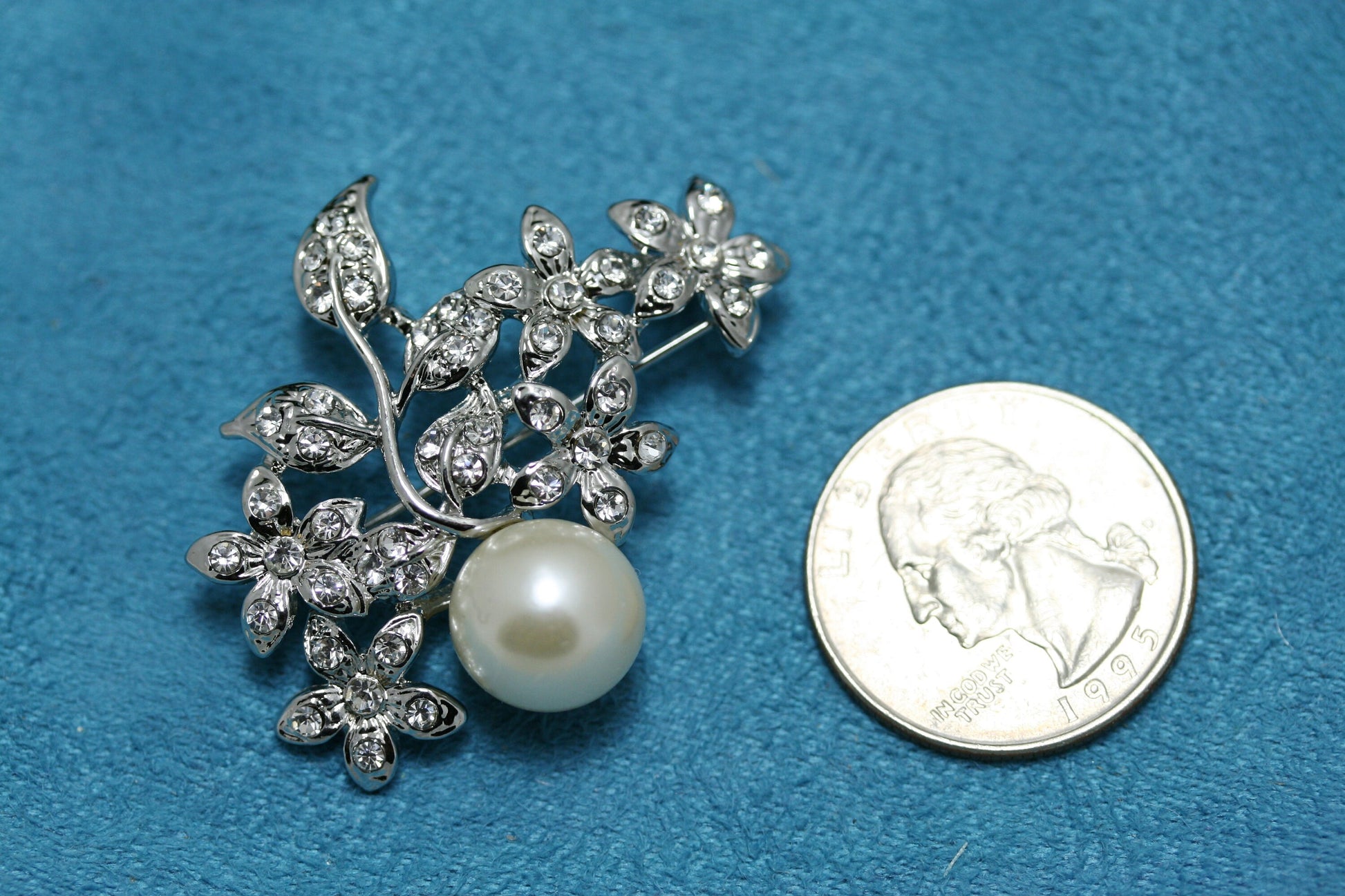 Elegant Faux Pearl Leaf Brooch ，Plant Brooch Pins Women Clothing Fashion Jewelry Gifts， Faux Pearl Fashion Jewelry For Her