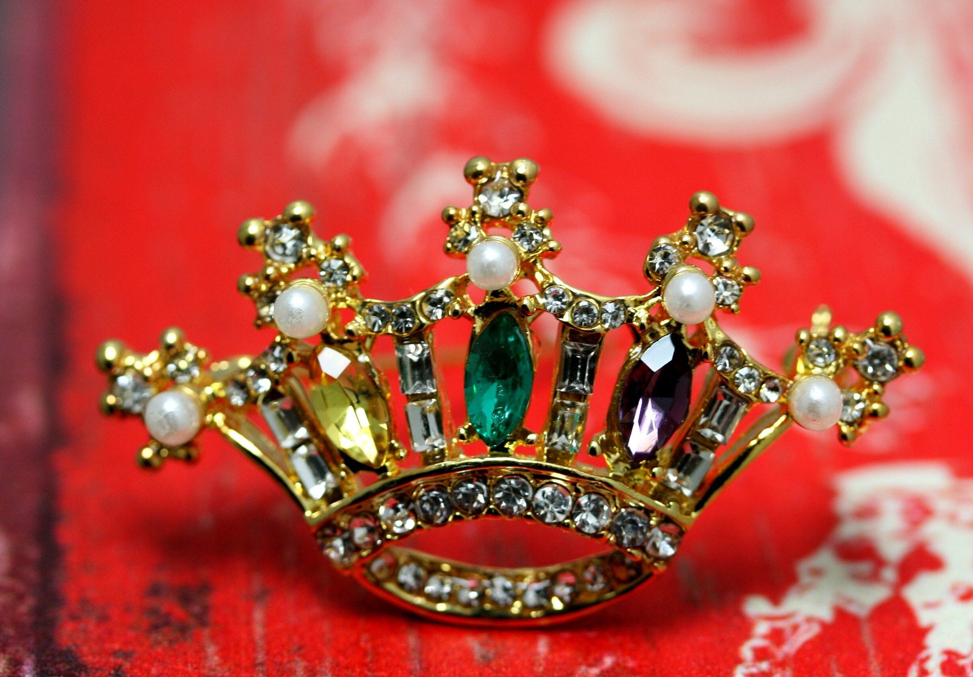 CROWN Pin Mardi Gras RHINESTONE Crystal Brooch, Crown Brooch with Peral Pin, Crystal Crown Brooch Jewelry