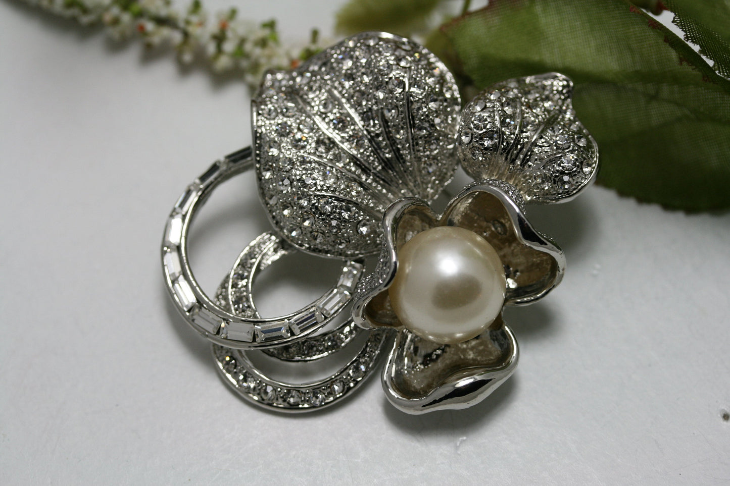 Vintage Silver Tone Clear Rhinestone Pearl Flower Brooch, Flower Brooches for Women, Rhinestone Pearl Crystal Pins