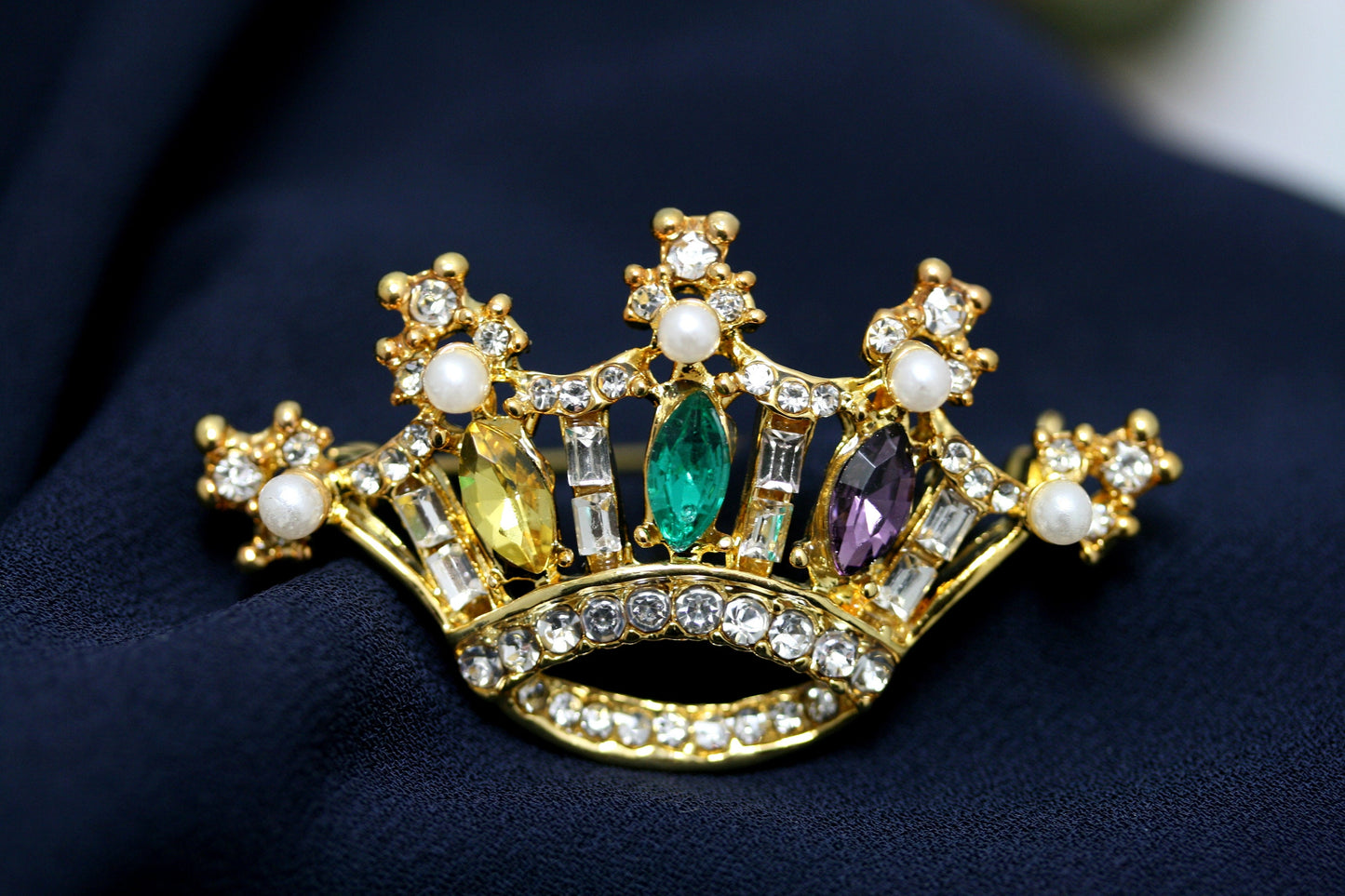CROWN Pin Mardi Gras RHINESTONE Crystal Brooch, Crown Brooch with Peral Pin, Crystal Crown Brooch Jewelry