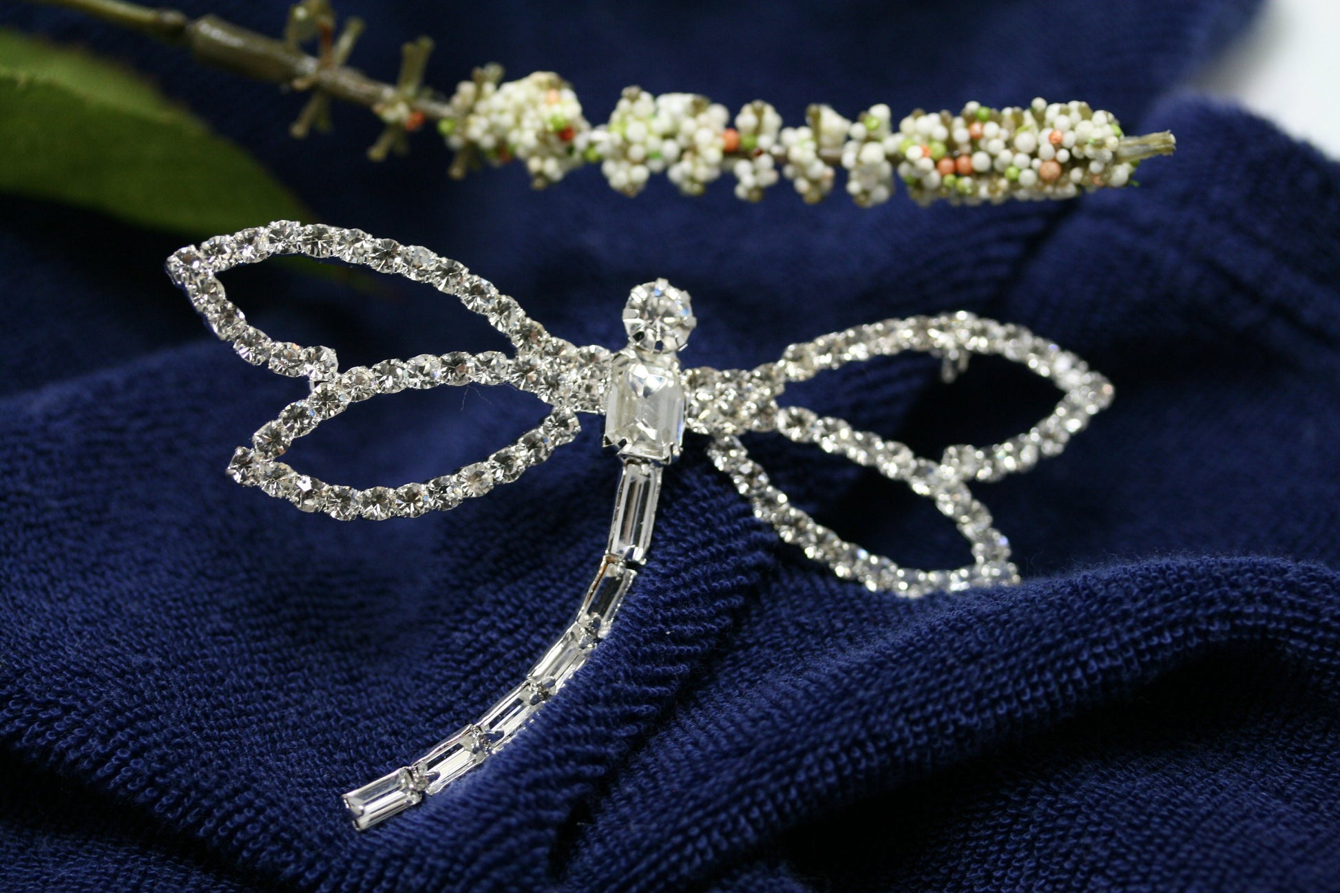 Silver-Tone Metal Elegant Clear Crystal Rhinestone Dainty Dragonfly Pin Brooch