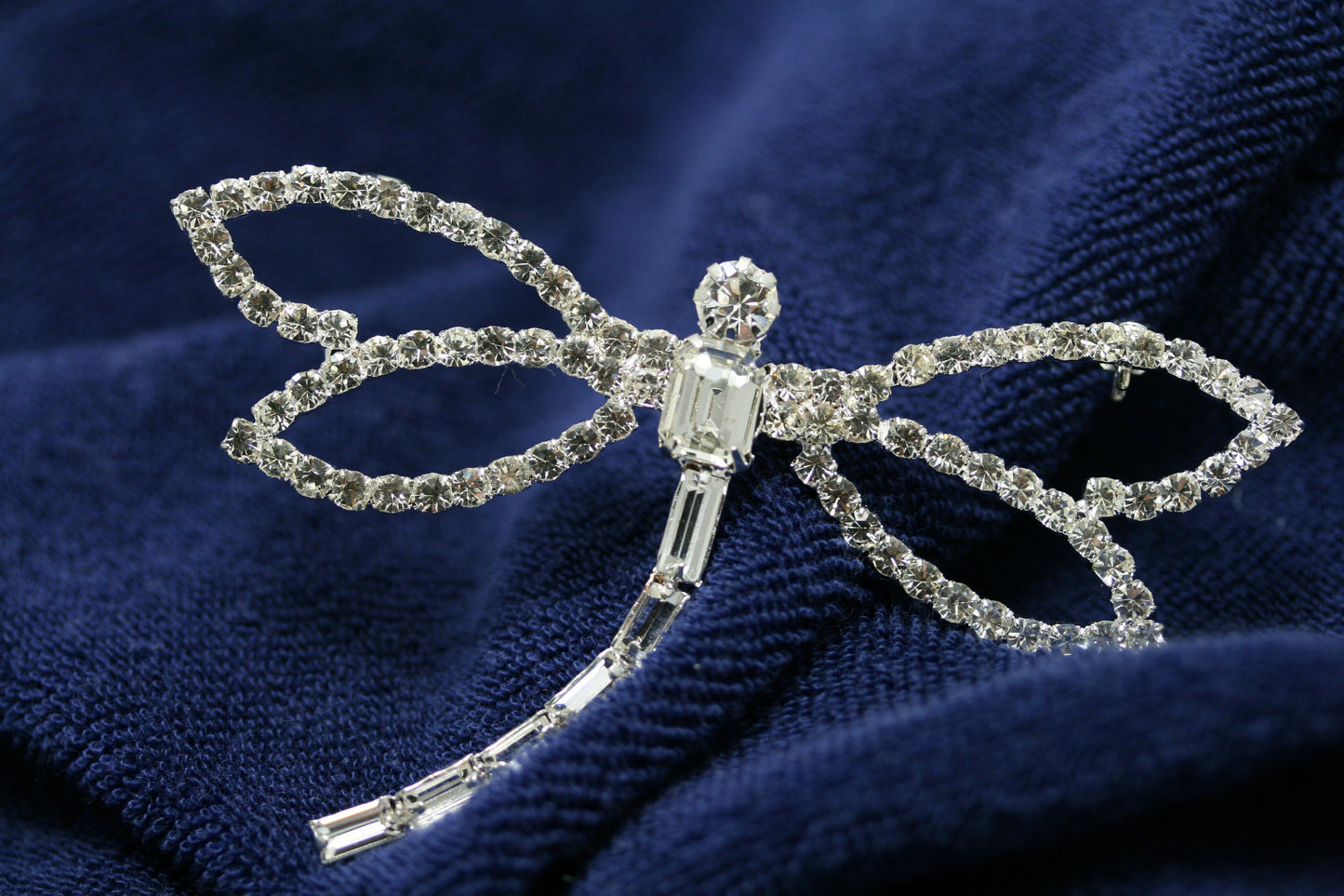 Silver-Tone Metal Elegant Clear Crystal Rhinestone Dainty Dragonfly Pin Brooch