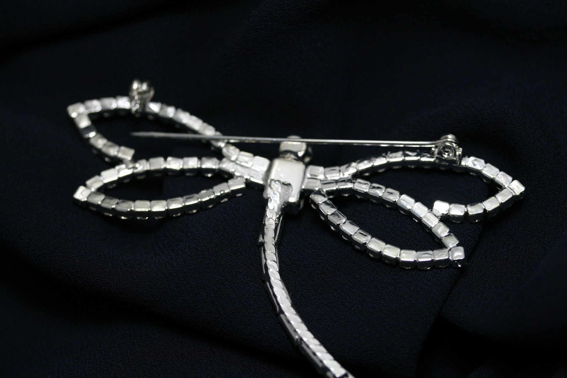 Silver-Tone Metal Elegant Clear Crystal Rhinestone Dainty Dragonfly Pin Brooch