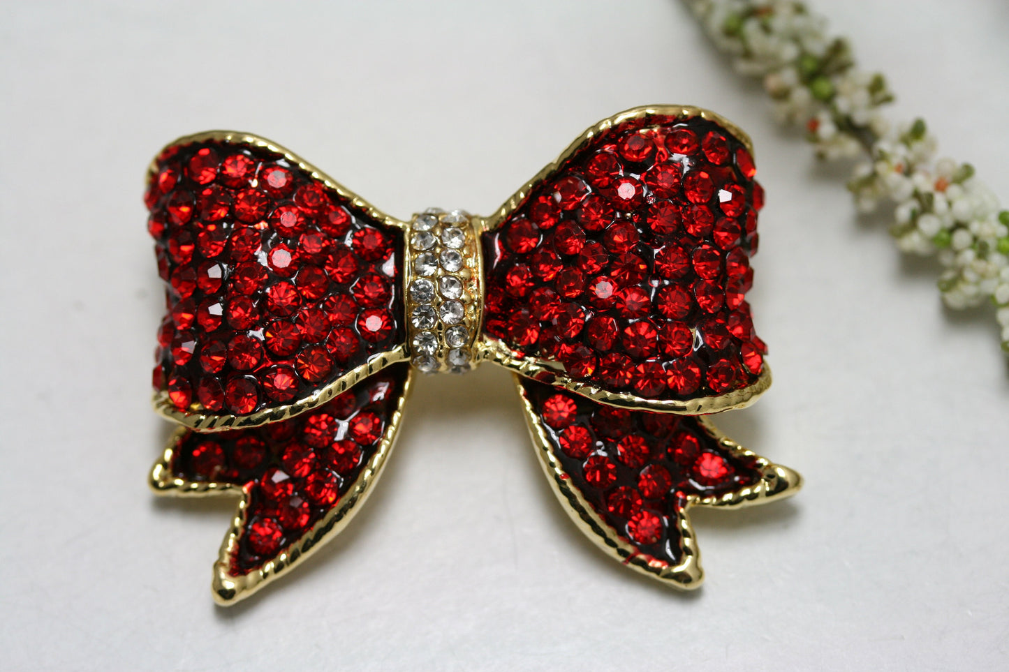 Vintage Red Bow Brooch Bow Gold Red Crystal Ribbon Bow Broach Pin Rhinestone Ribbons Brooches Jewelry Gifts
