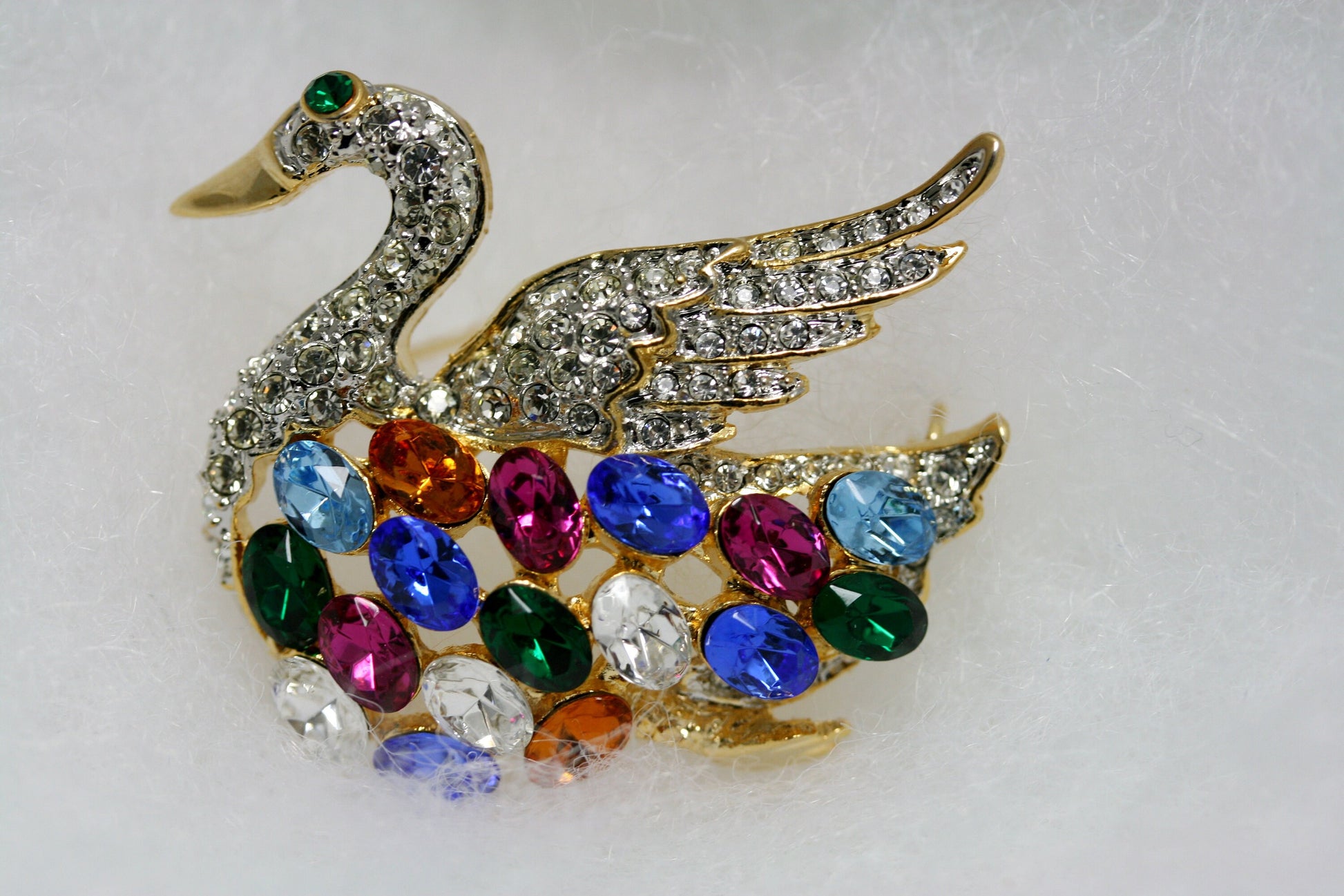 Rainbow Box Swan Brooch Pins for Women, Fashion Crystal with Swarovski Rhinestone Swan Jewelry Women's Brooches & Pins