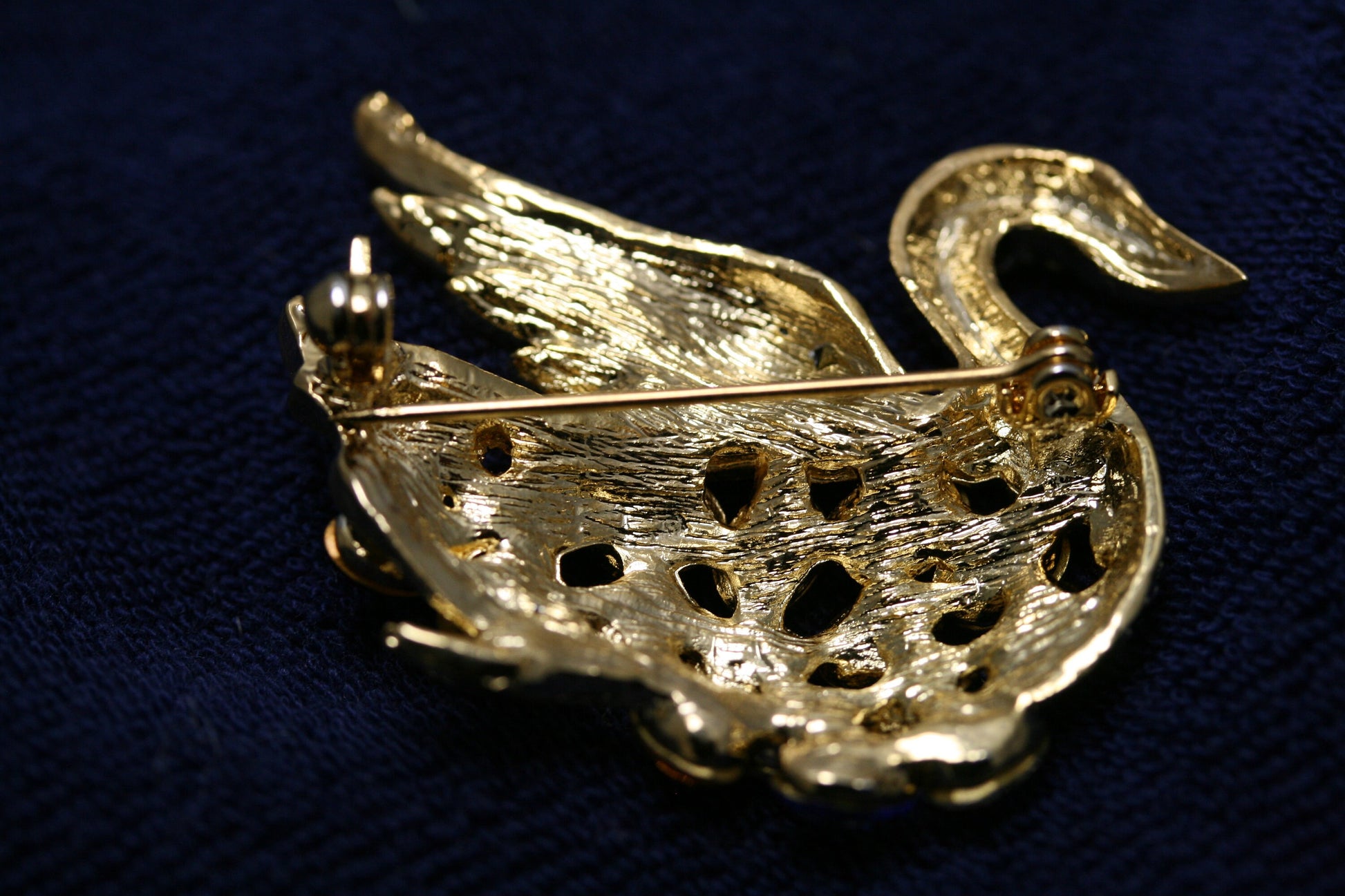 Rainbow Box Swan Brooch Pins for Women, Fashion Crystal with Swarovski Rhinestone Swan Jewelry Women's Brooches & Pins
