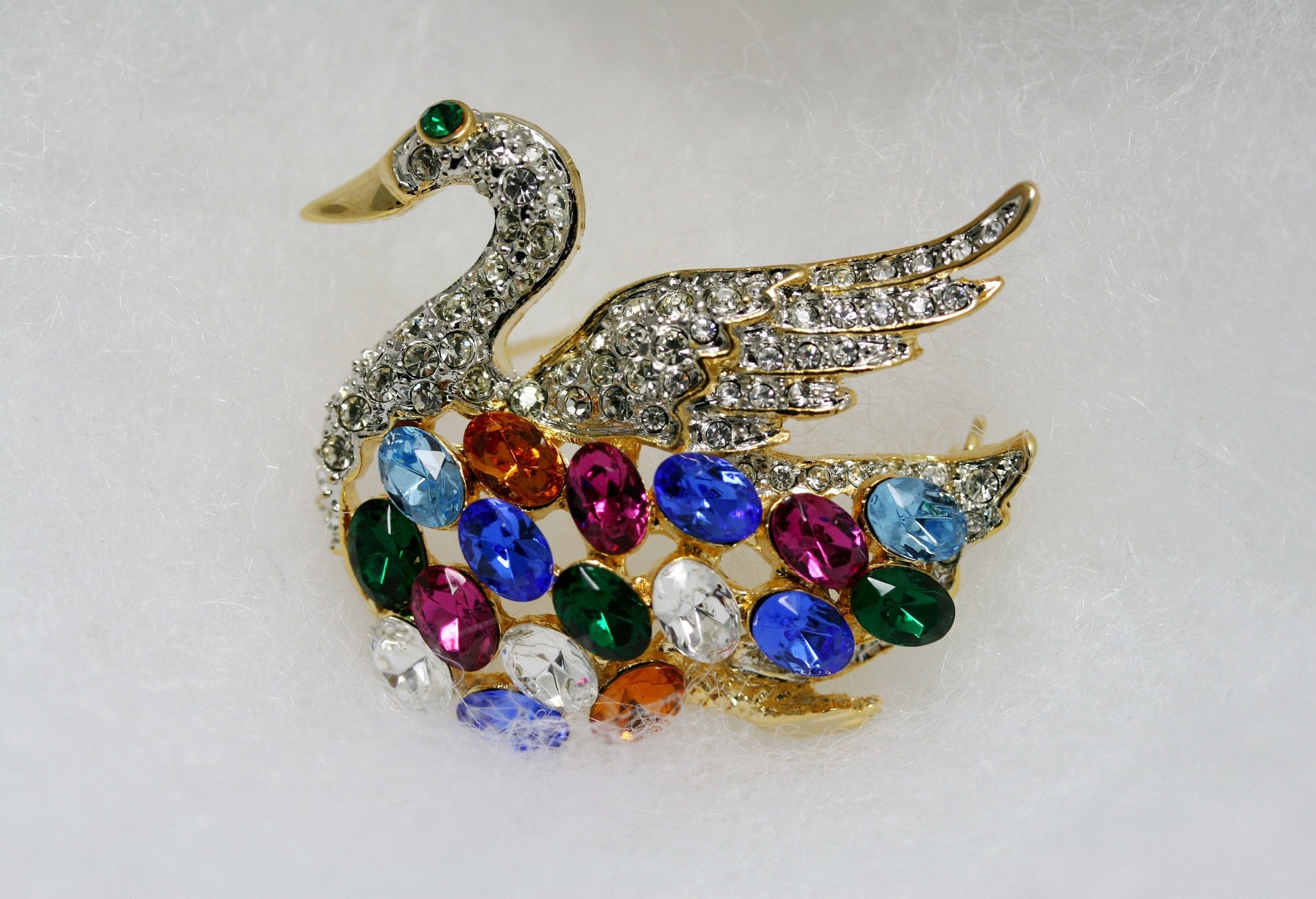 Rainbow Box Swan Brooch Pins for Women, Fashion Crystal with Swarovski Rhinestone Swan Jewelry Women's Brooches & Pins
