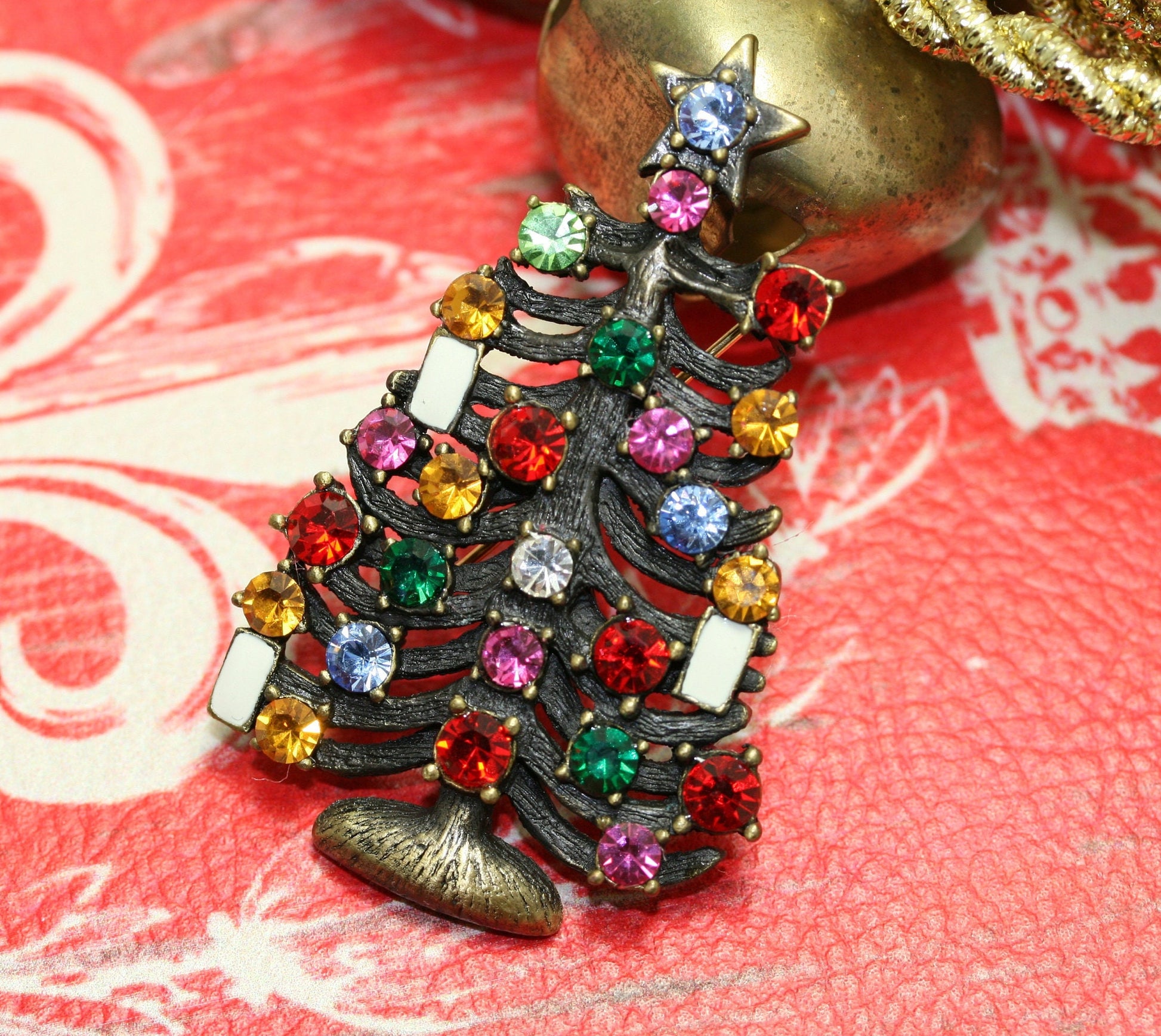 Vintage Rhinestone Christmas Tree 3 Candles & Star Brooch Pin