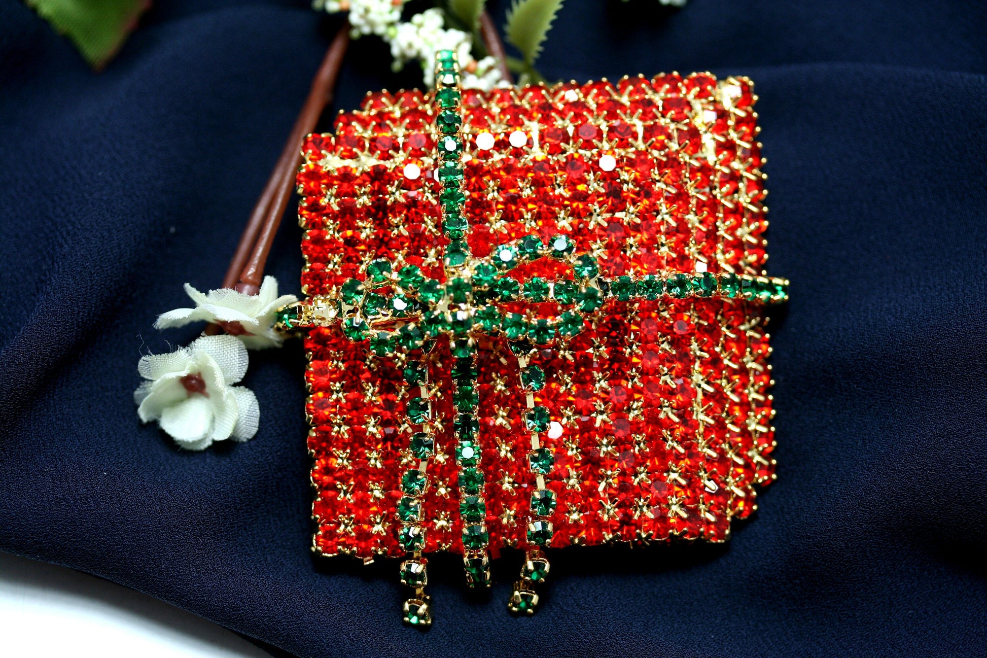 Vintage Large 3D Rhinestone Christmas Gift Box Brooch, Holiday Crystal Present Box Pin, Holiday Jewelry.