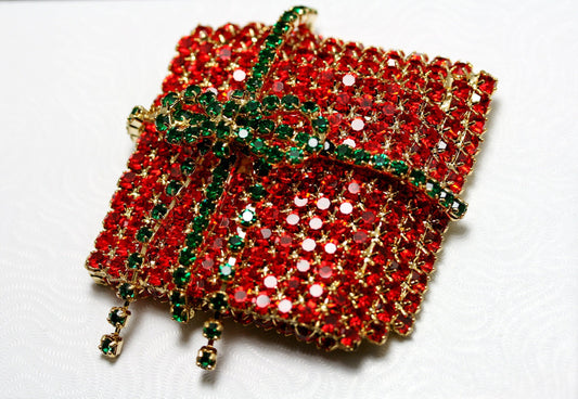 Vintage Large 3D Rhinestone Christmas Gift Box Brooch, Holiday Crystal Present Box Pin, Holiday Jewelry.