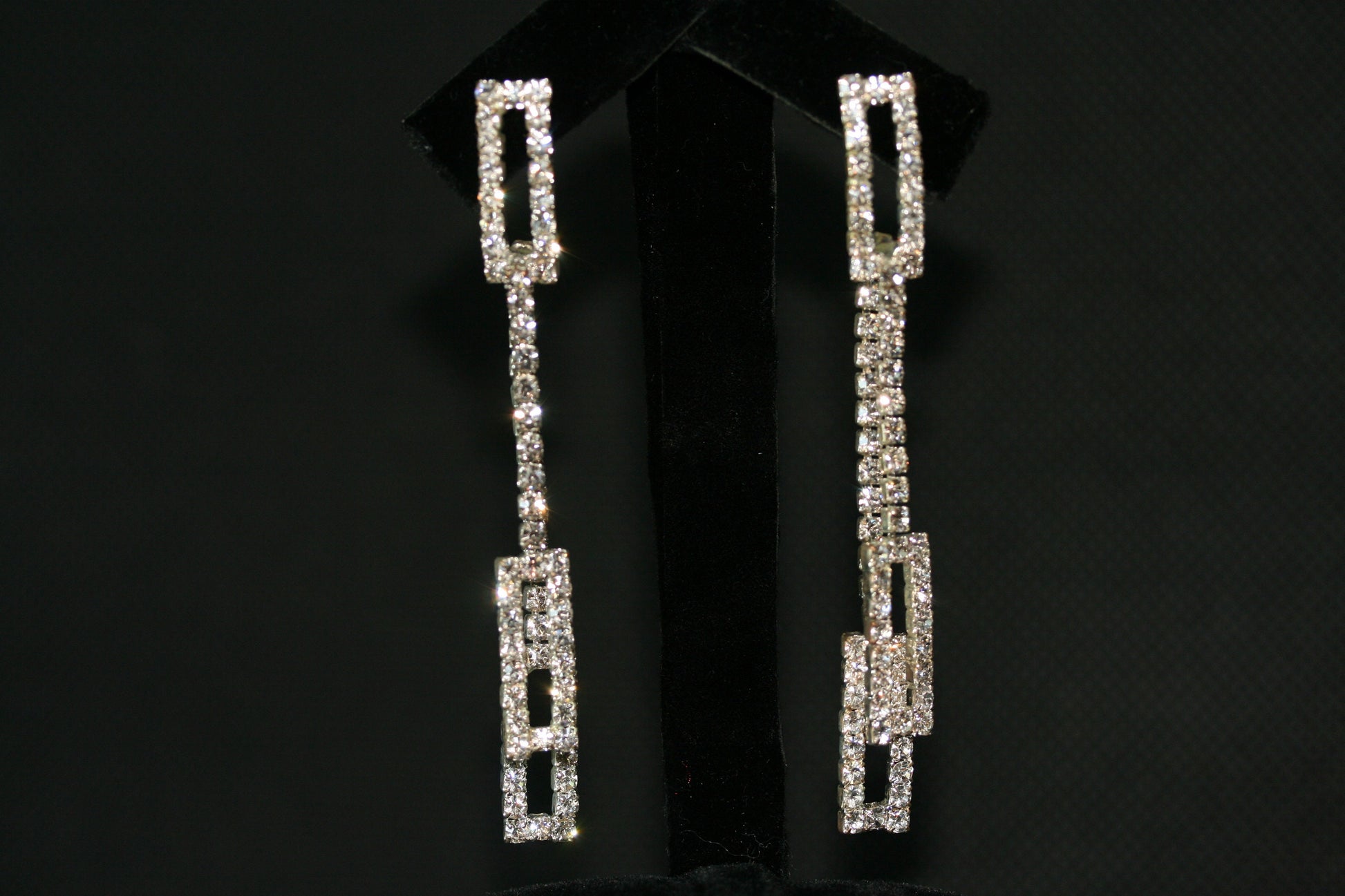 Clear Rhinestones Unique Post Drop pageant Earrings Décor Drop Earrings Bridal Wedding Beautiful Dazzle Crystal Dangle Fashion Jewelry
