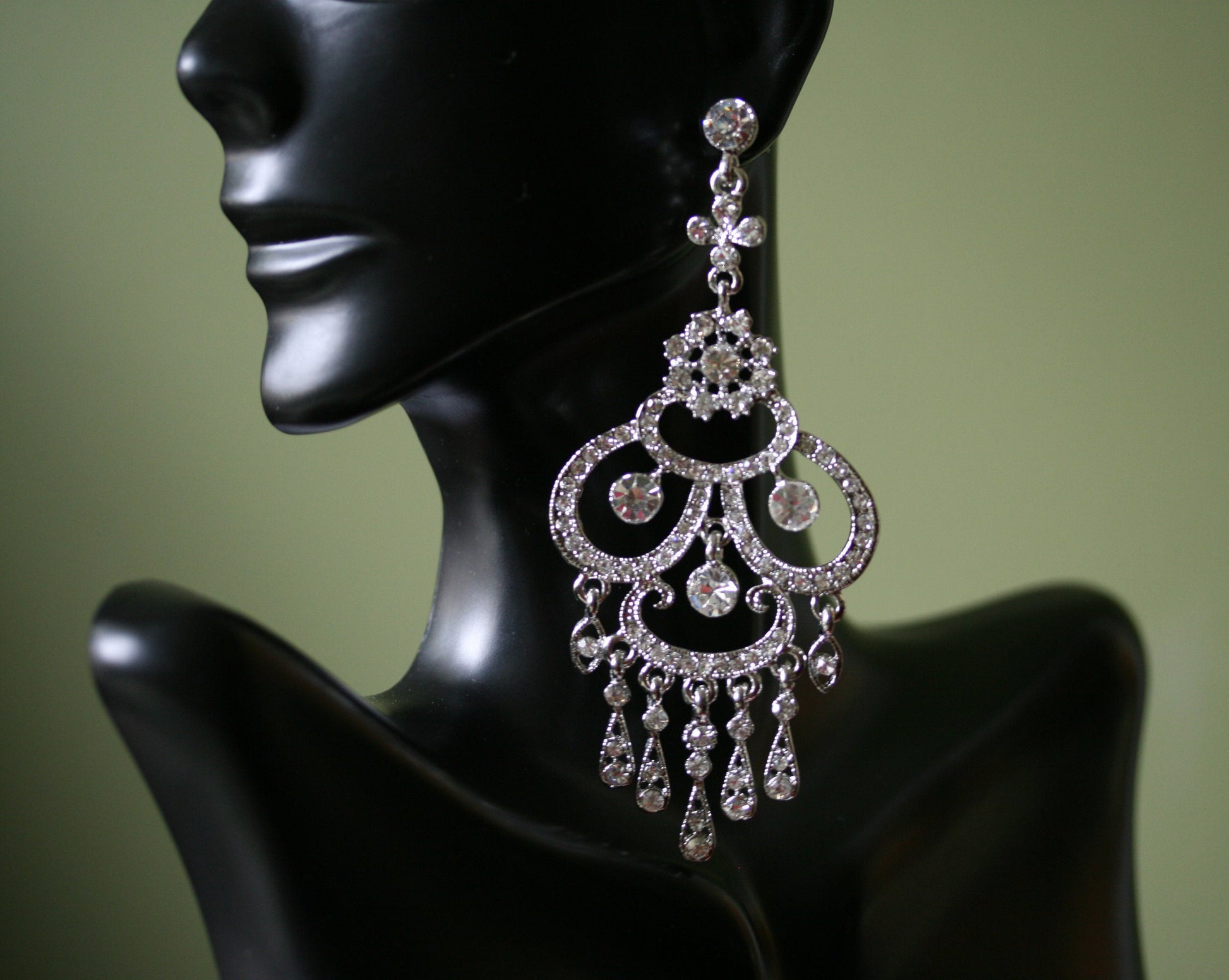 Vintage Rhinestone Chandelier Drop Earrings in Silver Décor Drop Earrings Bridal Wedding Antique Silver Dazzle Crystal Dangle Earrings