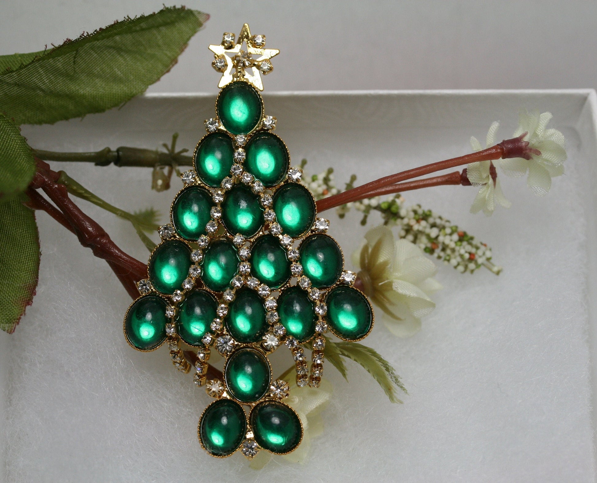 Vintage, Christmas Tree Brooch Pin, Traditionally Christmas Jewelry,