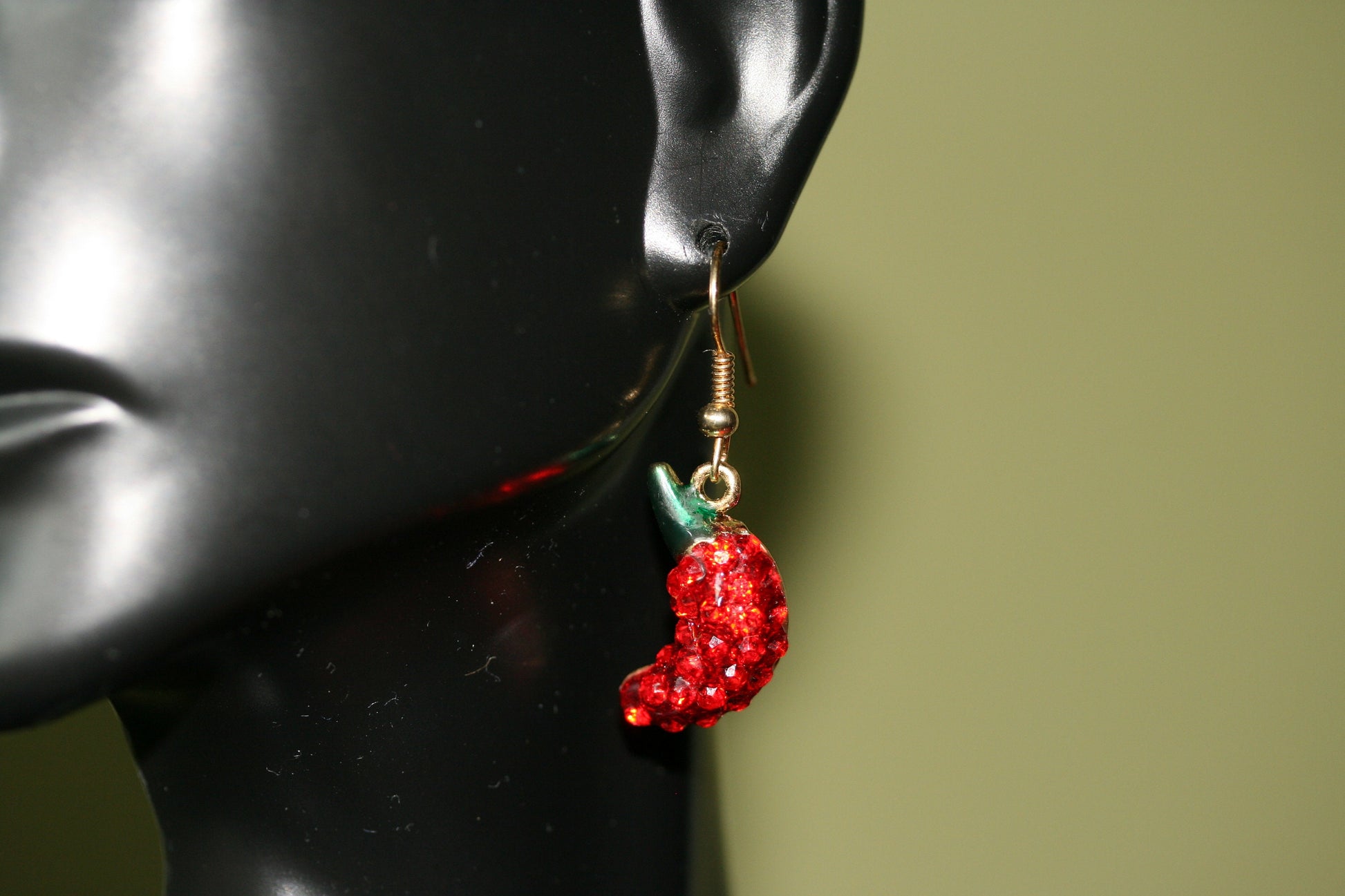 Crystal chili pepper brooch, Chili pepper earrings, Hot pepper pin, red pepper earrings, Rhinestone hot pepper Pin and Earrings Set