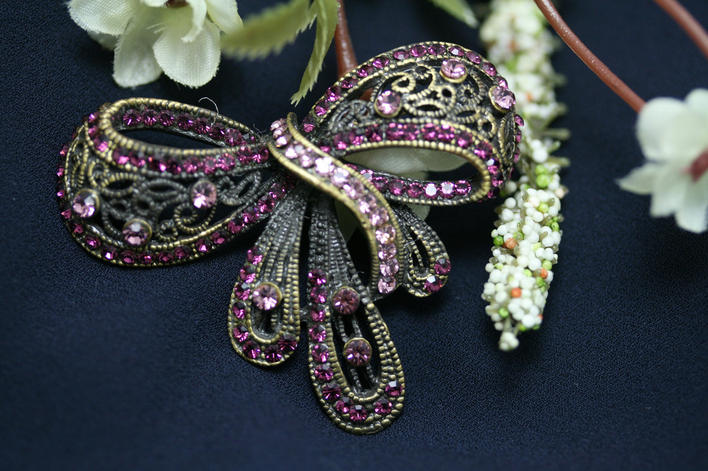 Vintage Style Rhinestone Statement Purple Ribbon Brooch Flower Brooches Women Antique Bowtie Pin Elegant Exquisite Broches