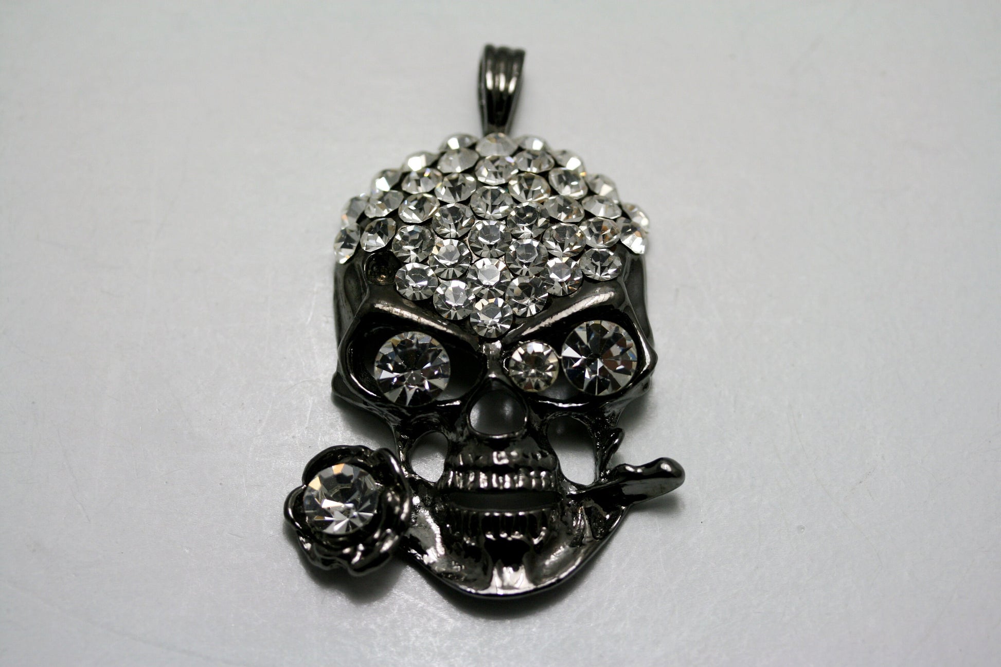 Rhinestone Skull with Rose Flower Skull Head Pendant Crystal Rhinestone Sweater Necklace gift With Chain