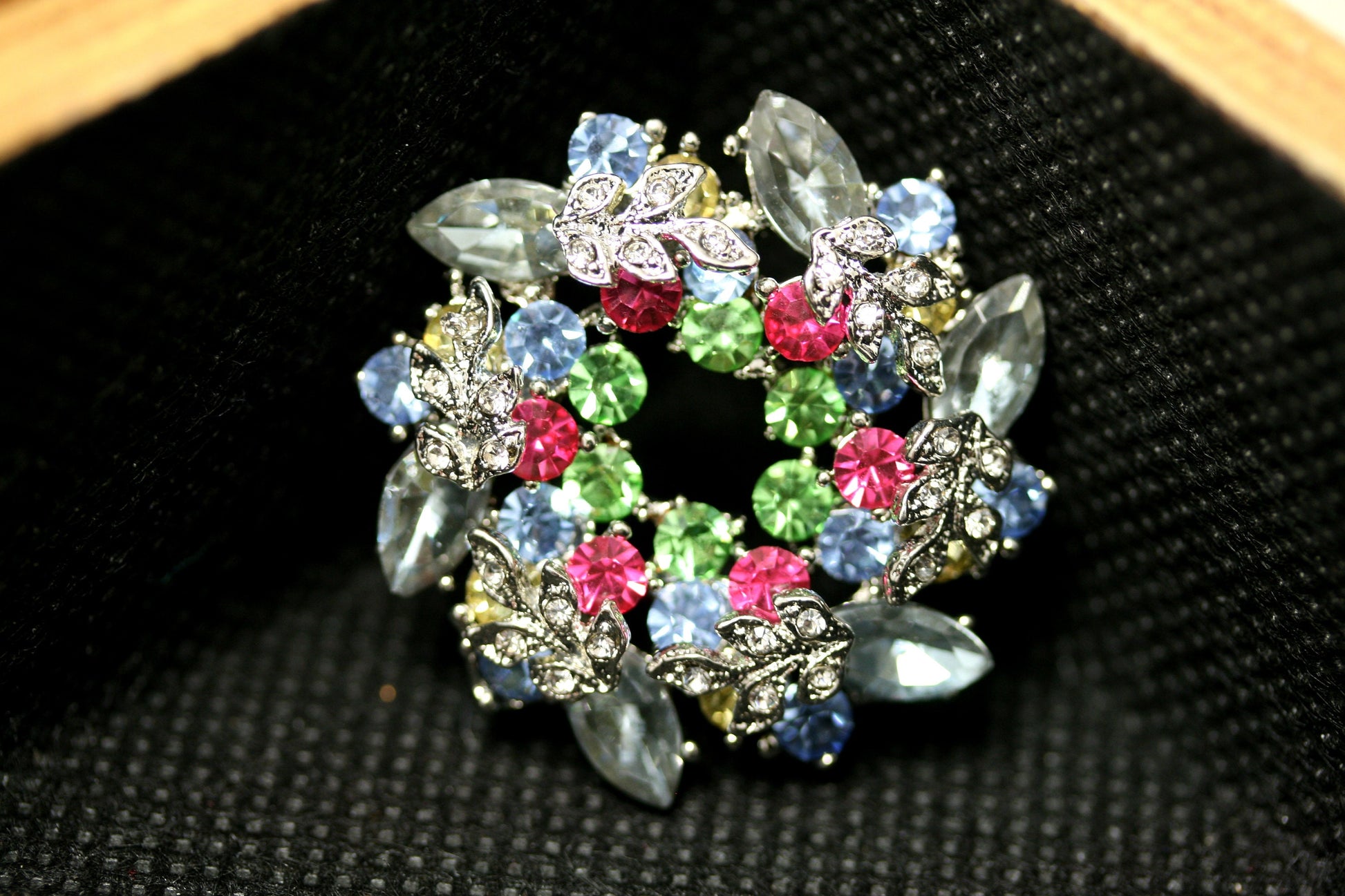 Crystal rhinestone wreath brooch, Wedding brooch, Vintage style jewelry, Gifts for her, Multi colors Wreath brooch pin