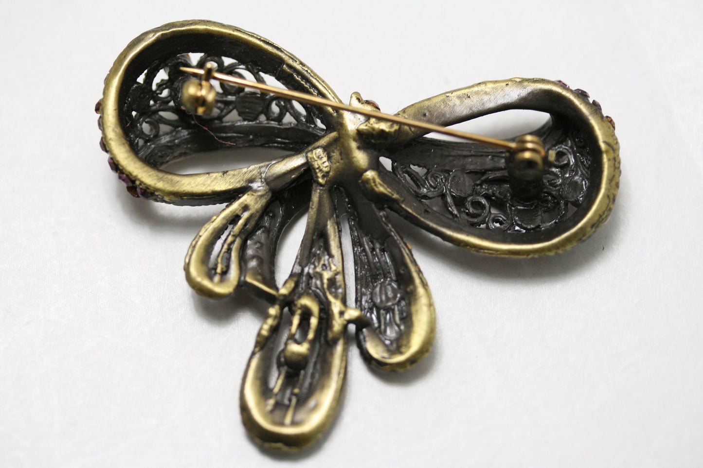Vintage Style Rhinestone Statement Purple Ribbon Brooch Flower Brooches Women Antique Bowtie Pin Elegant Exquisite Broches