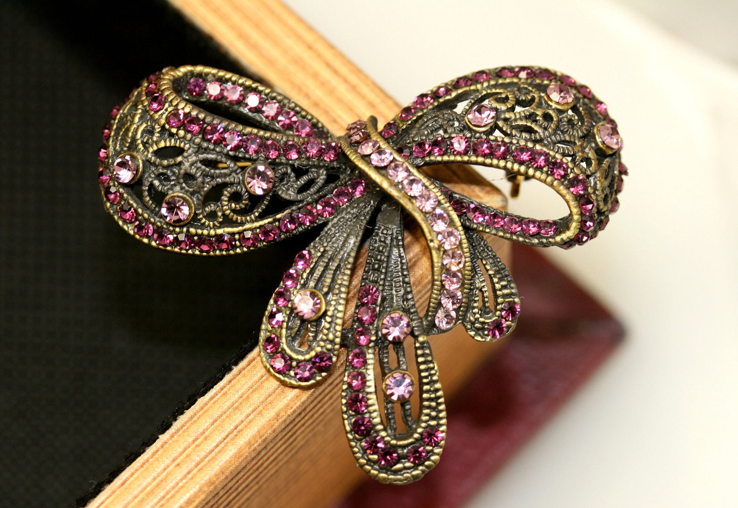 Vintage Style Rhinestone Statement Purple Ribbon Brooch Flower Brooches Women Antique Bowtie Pin Elegant Exquisite Broches