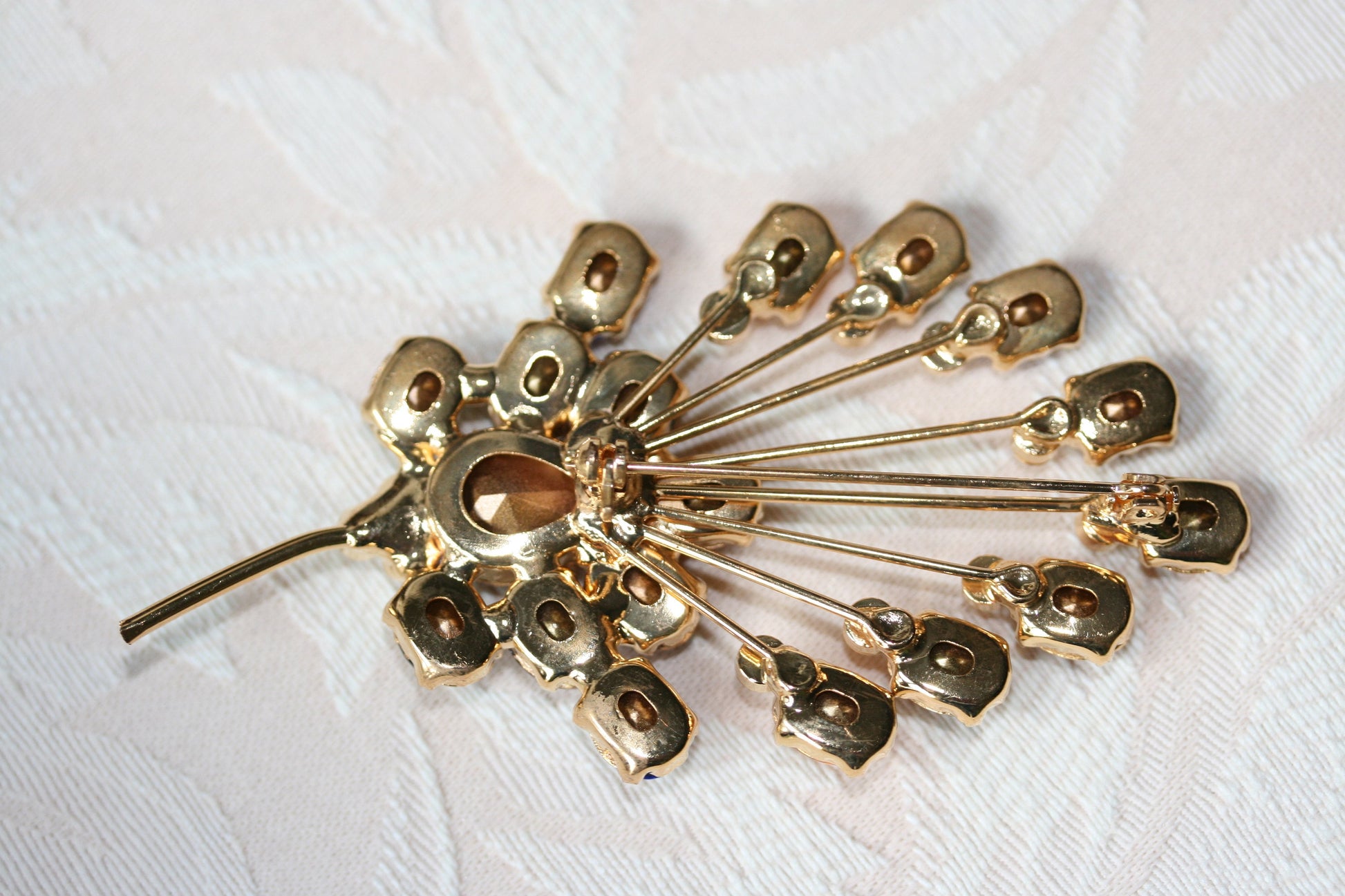 Big Crystal Balloon Brooches For Holiday, Birthday Party Rhinestone Brooch Pin Friends Gift