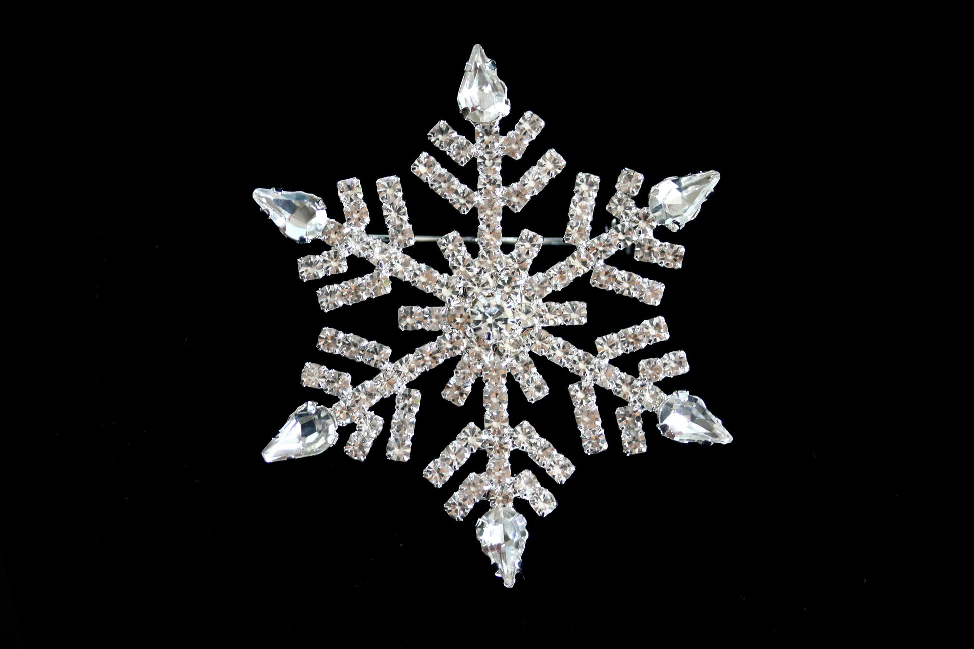 Crystal Winter Snowflake Flower Clear Rhinestone Elegant Christmas Brooch Pin and Pendant, Christmas Holiday Gift Jewelry