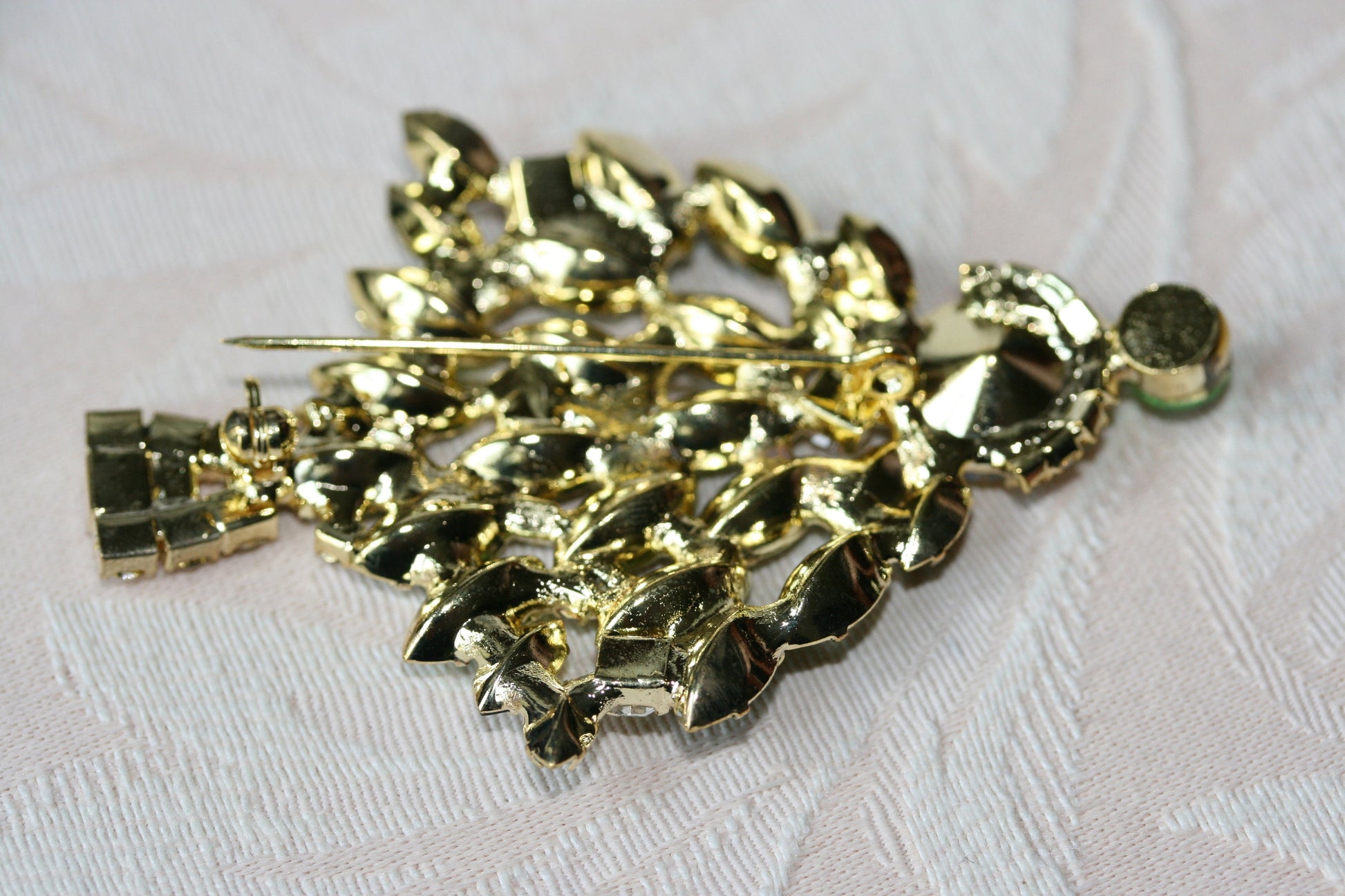 Emerald Green Rhinestone Christmas Tree Pin Brooch