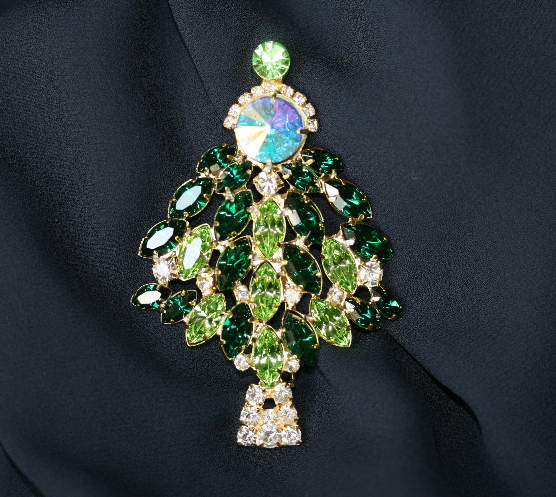 Emerald Green Rhinestone Christmas Tree Pin Brooch