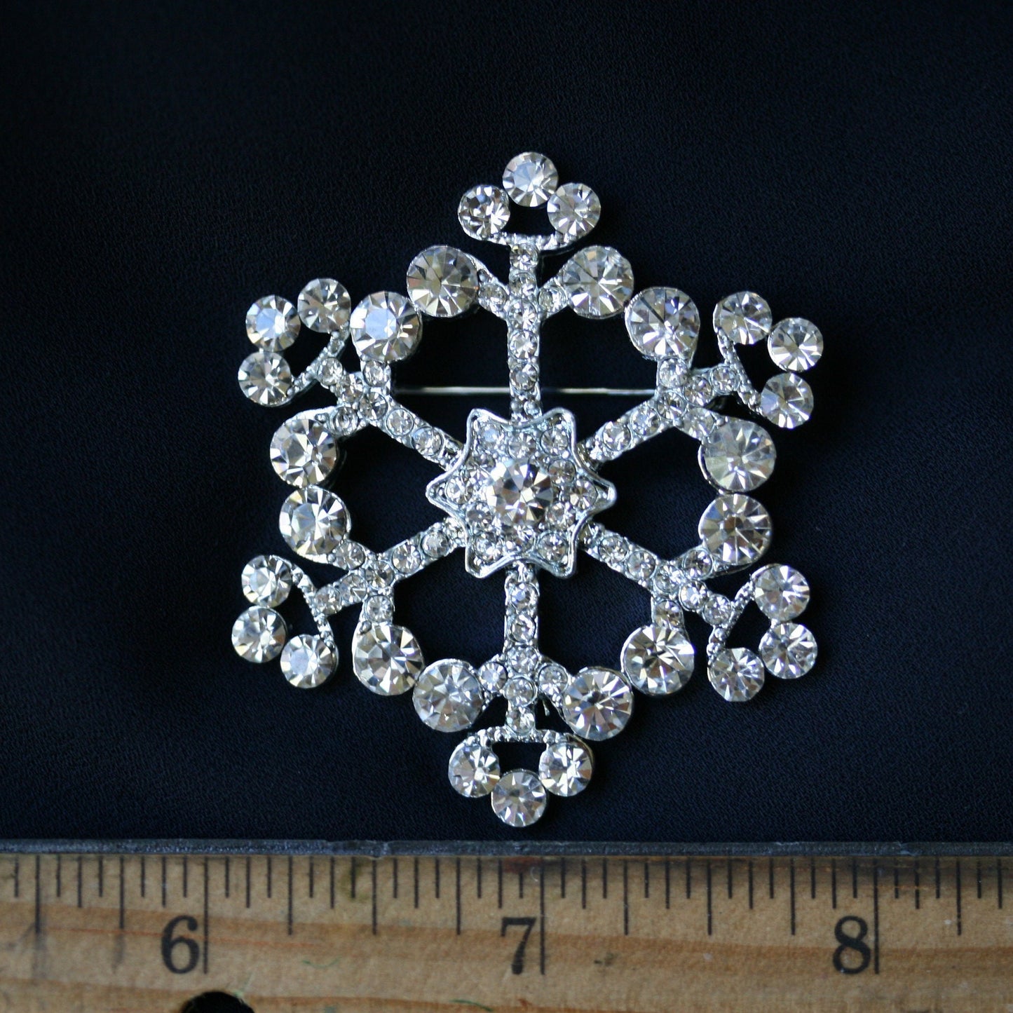 Silver Color Cute Snowflake Brooch Crystal Rhinestone Corsage Lapel Pin Dress Jewelry Clothing Accessories Christmas Pin Brooch