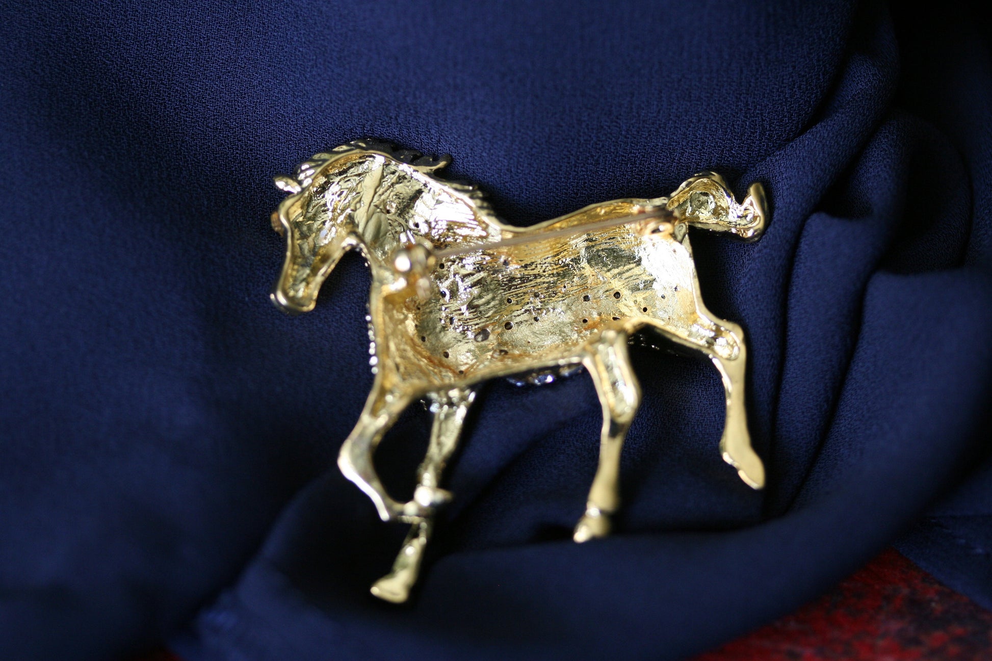 Rhinestone Gold-tone Galloping Horse Pin Horse Brooches Fashion Costume Pin Brooch jewelry gift