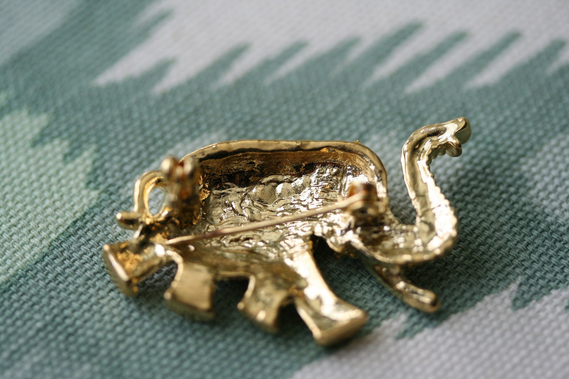 RHINESTONE ELEPHANT BROOCH! Adorable Animal Luck Pin, Crystal Animal Accessory Jewelry