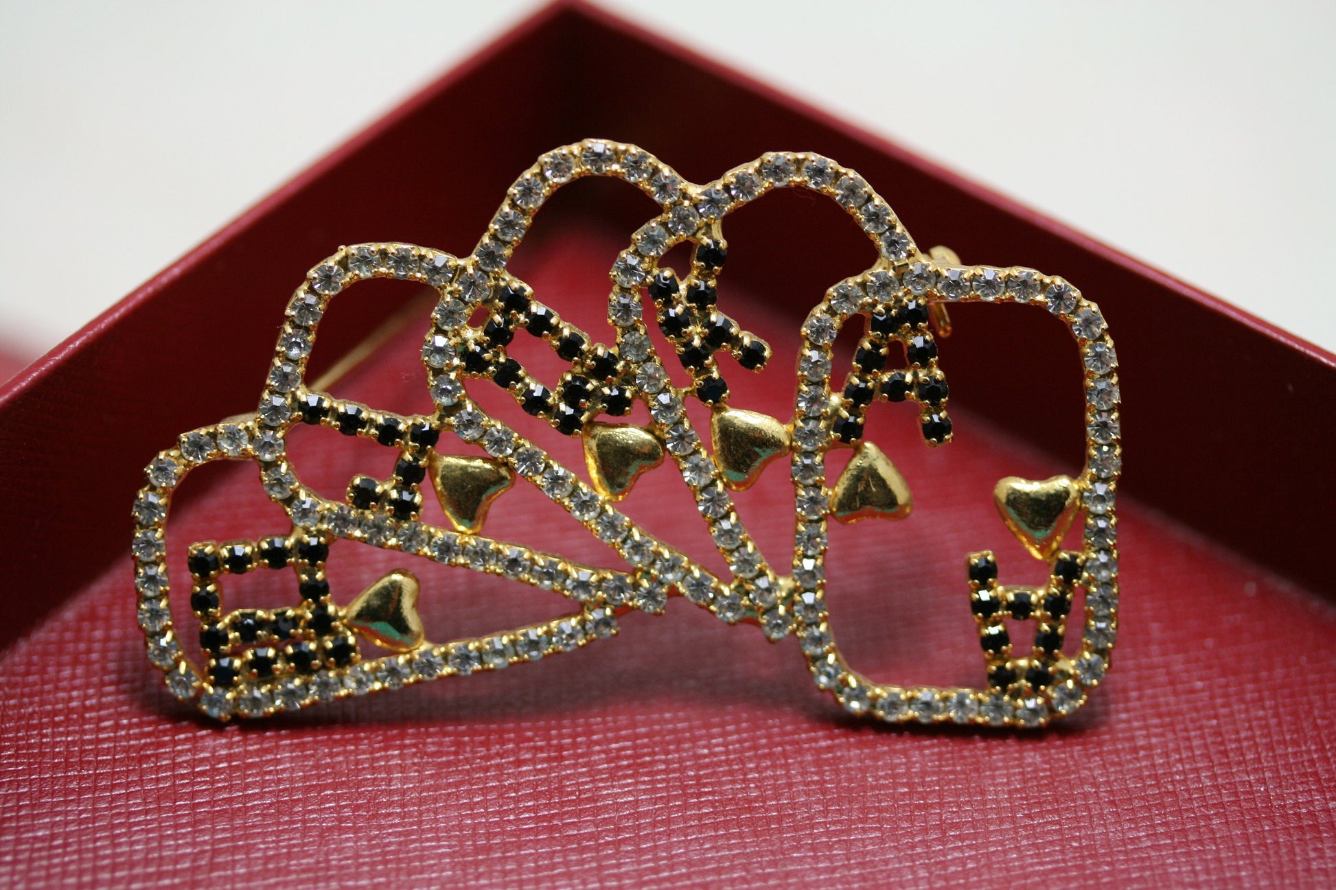 GAMBLER'S BROOCH Rhinestone Porker Card Game Brooch Royal Flash Suit Large Openwork Design Casino Pin