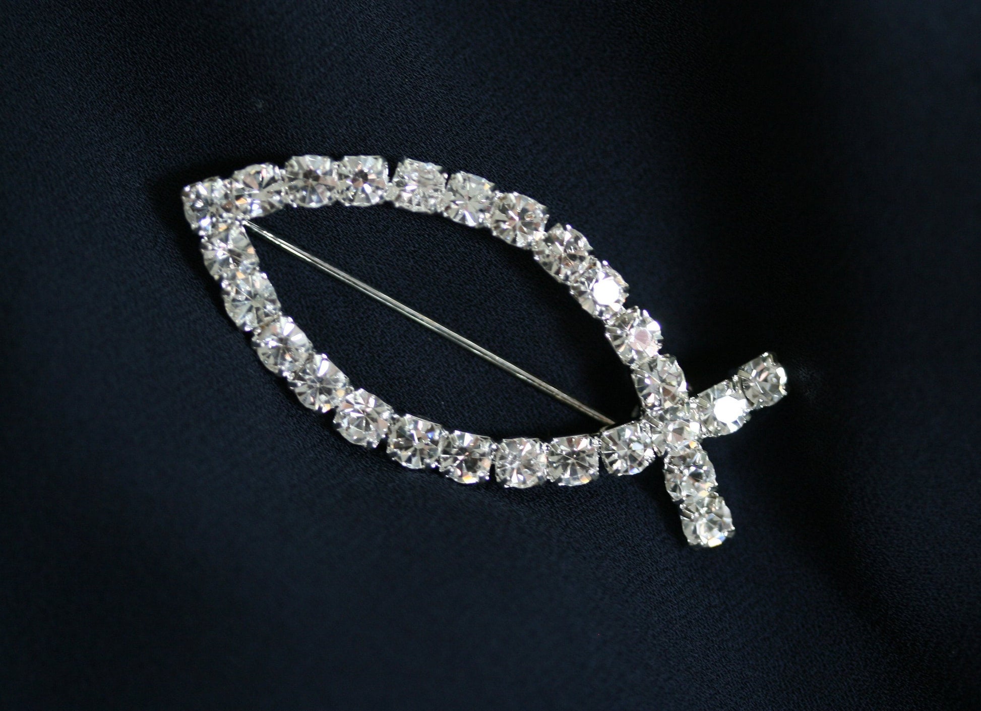 Christian Symbol Brooch Ichthys Pin Christianity Fish Jewelry Clear Rhinestones Fashion Jewelry